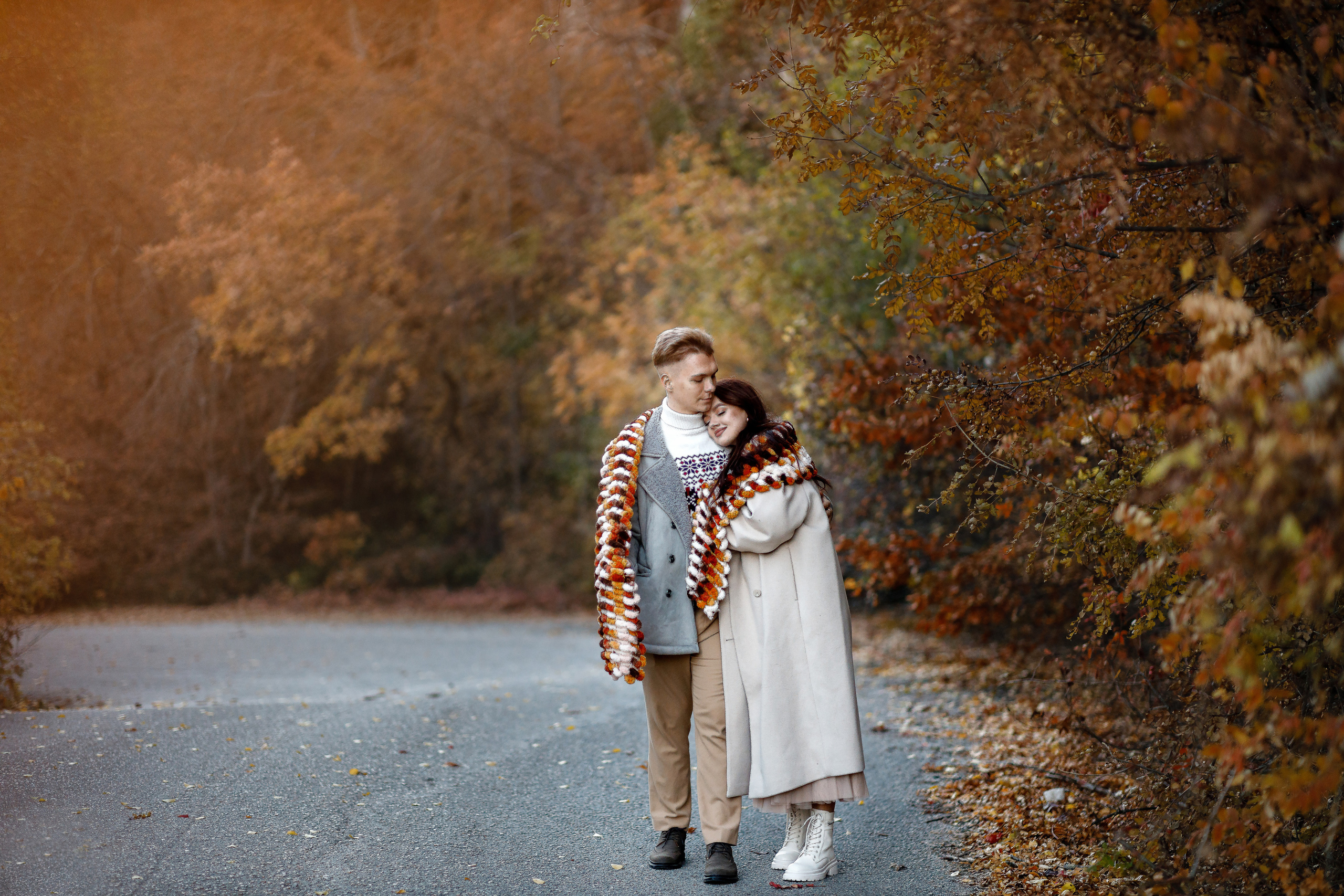 По осенней дороге. Первые кадры с прогулки Насти и Вани. Свадебный фотограф в Крыму и Севастополе Ольга Баскакова