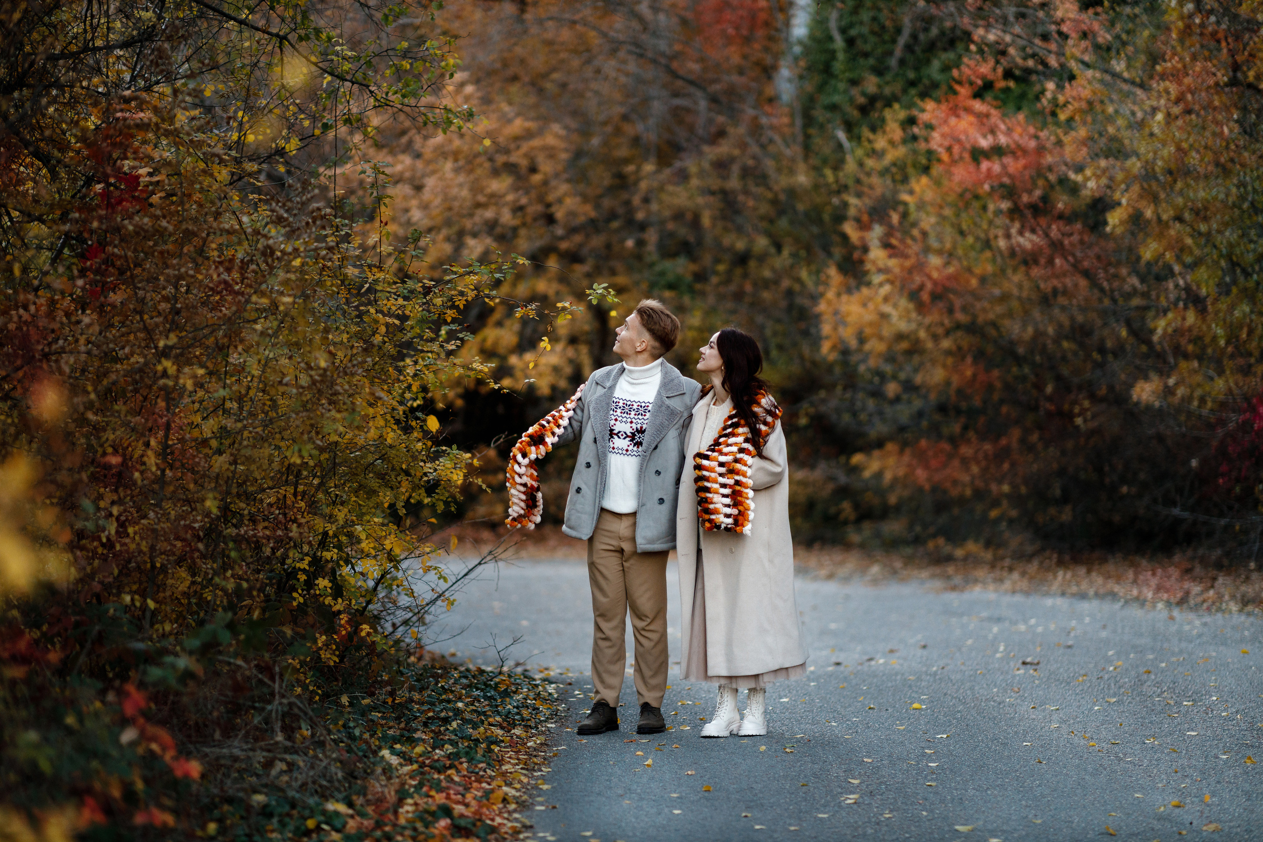 По осенней дороге. Первые кадры с прогулки Насти и Вани. Свадебный фотограф в Крыму и Севастополе Ольга Баскакова
