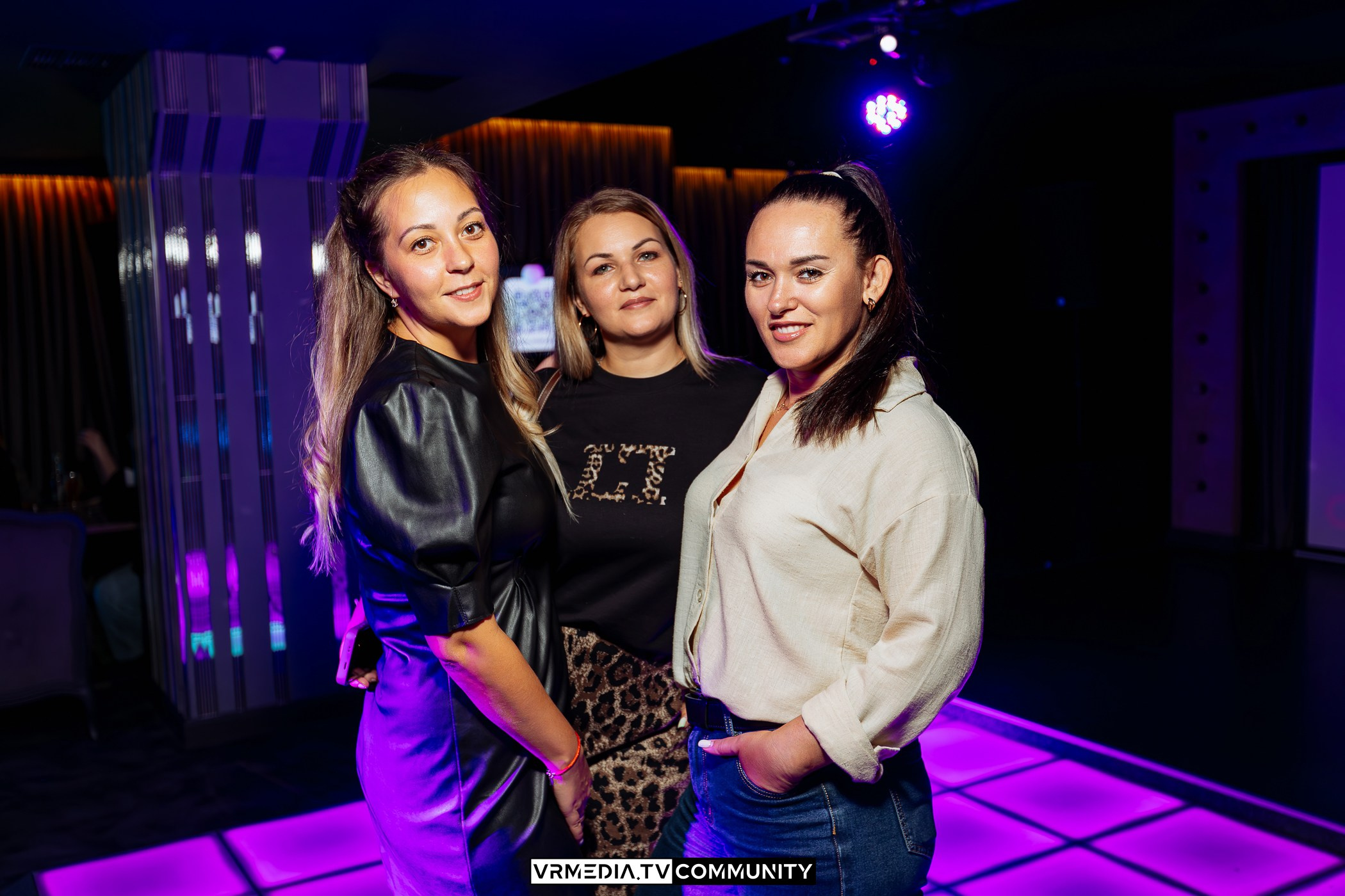 Караоке-бар «Volna»: Friends day или день дружбана