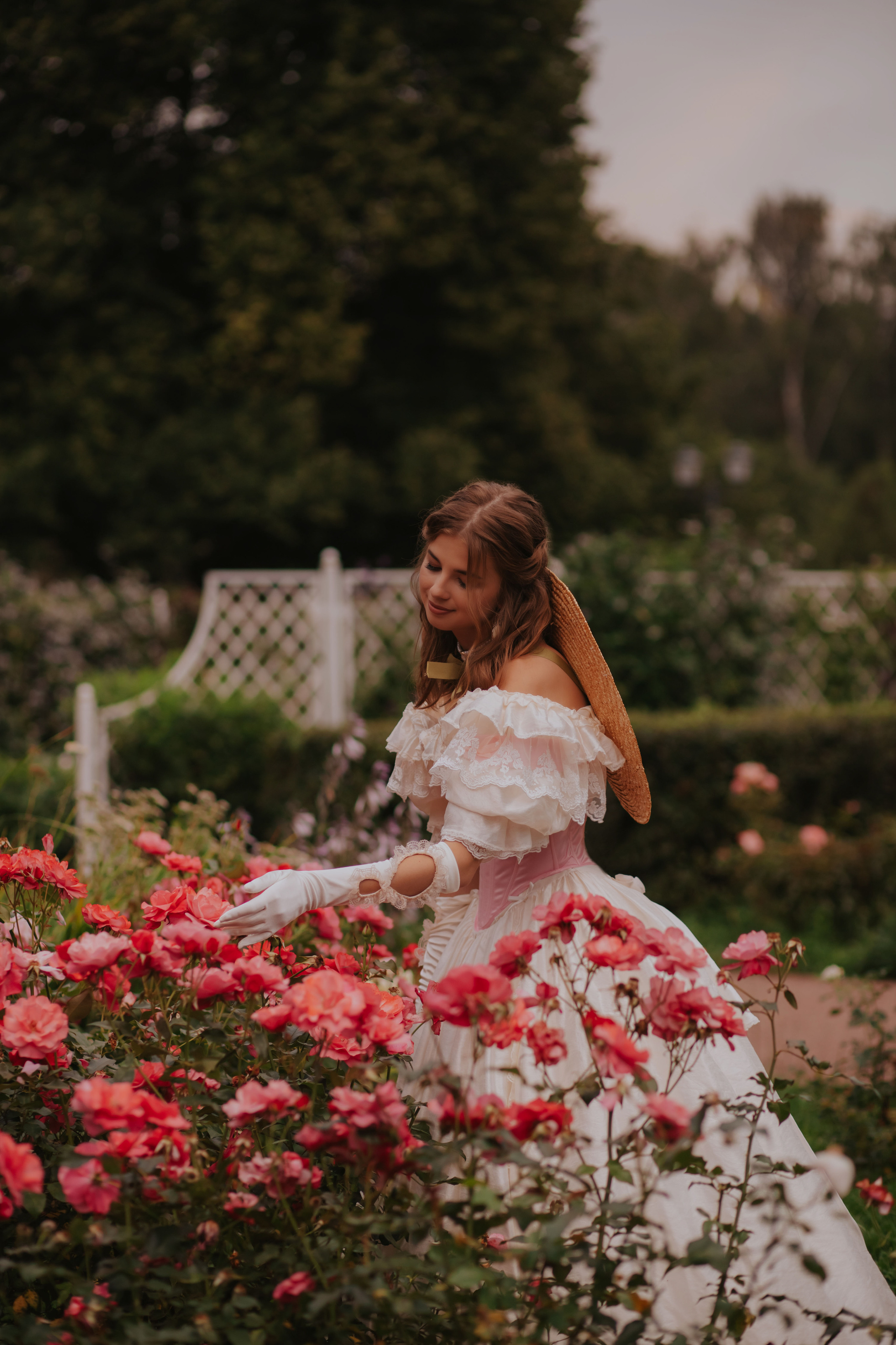 Летний вечер в саду. Художественная винтажная фотография