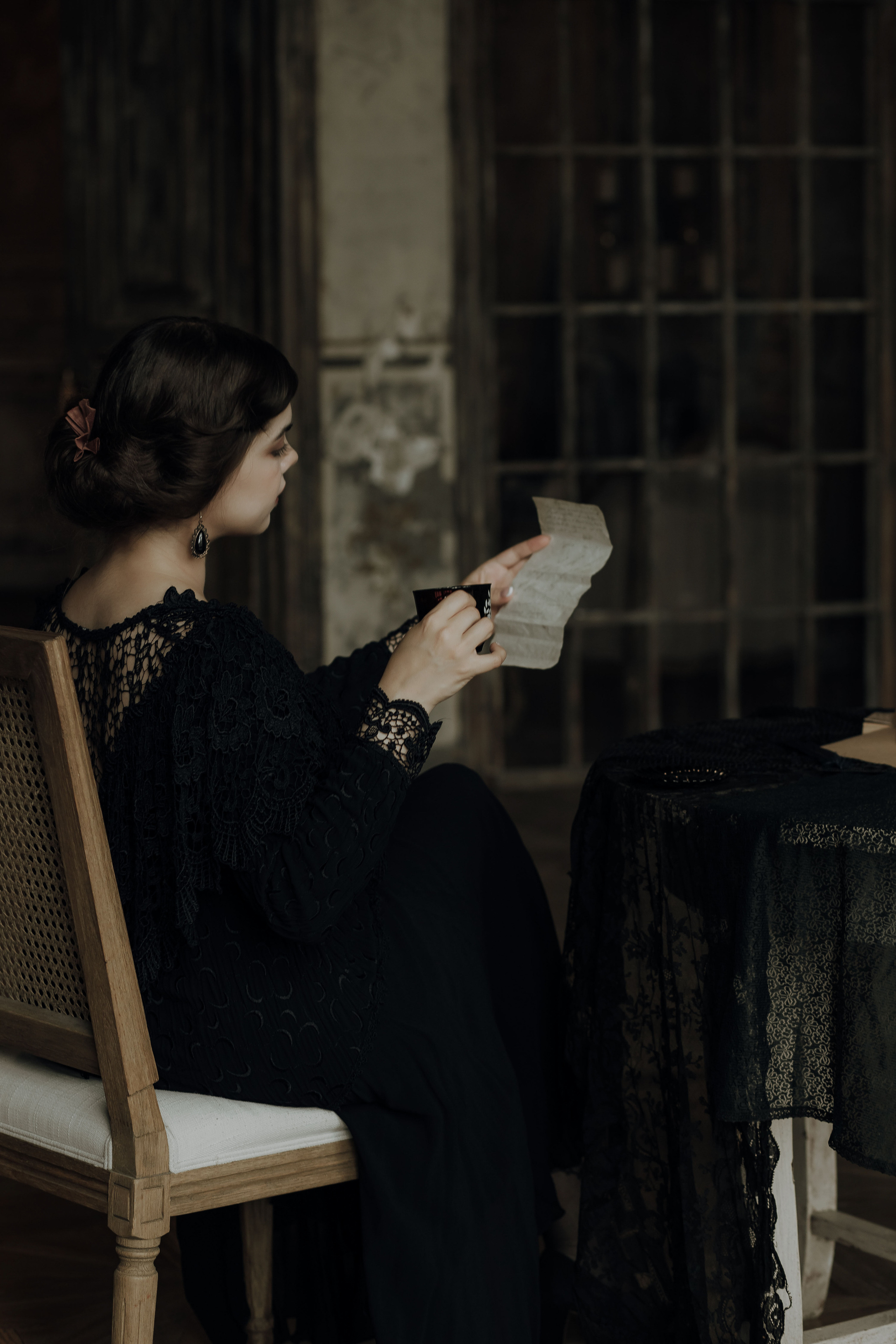 Оттого что я терпкой печалью, напоила его допьяна…. Художественная винтажная фотография