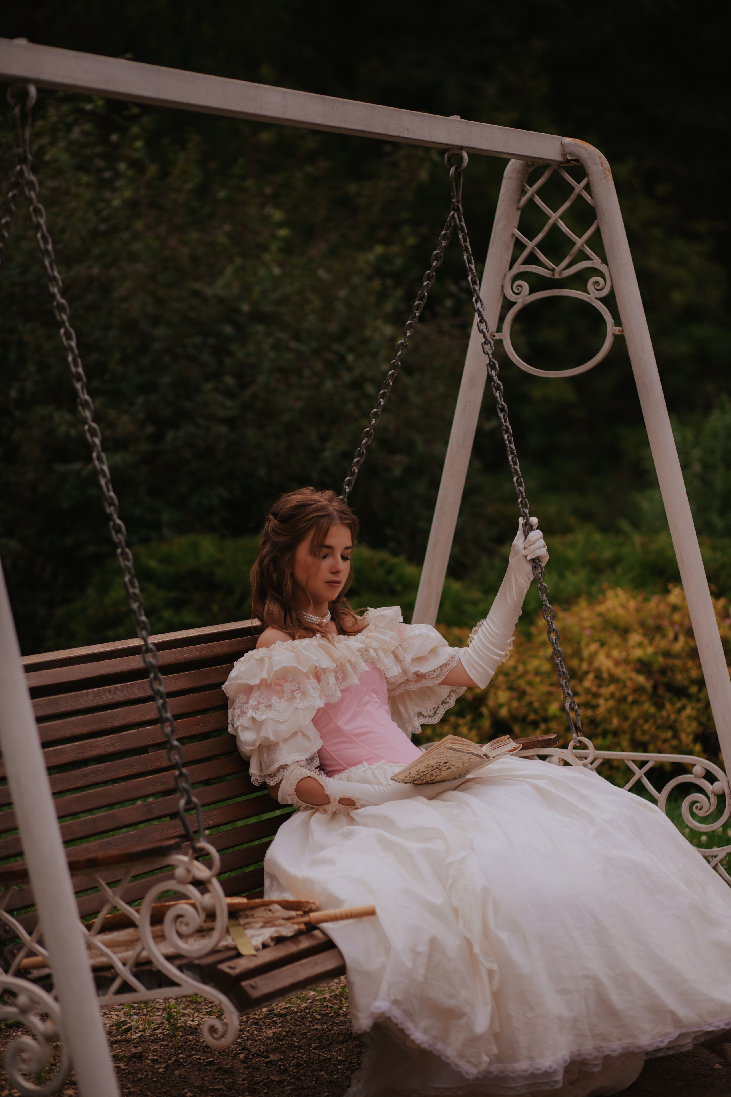 Летний вечер в саду. Художественная винтажная фотография