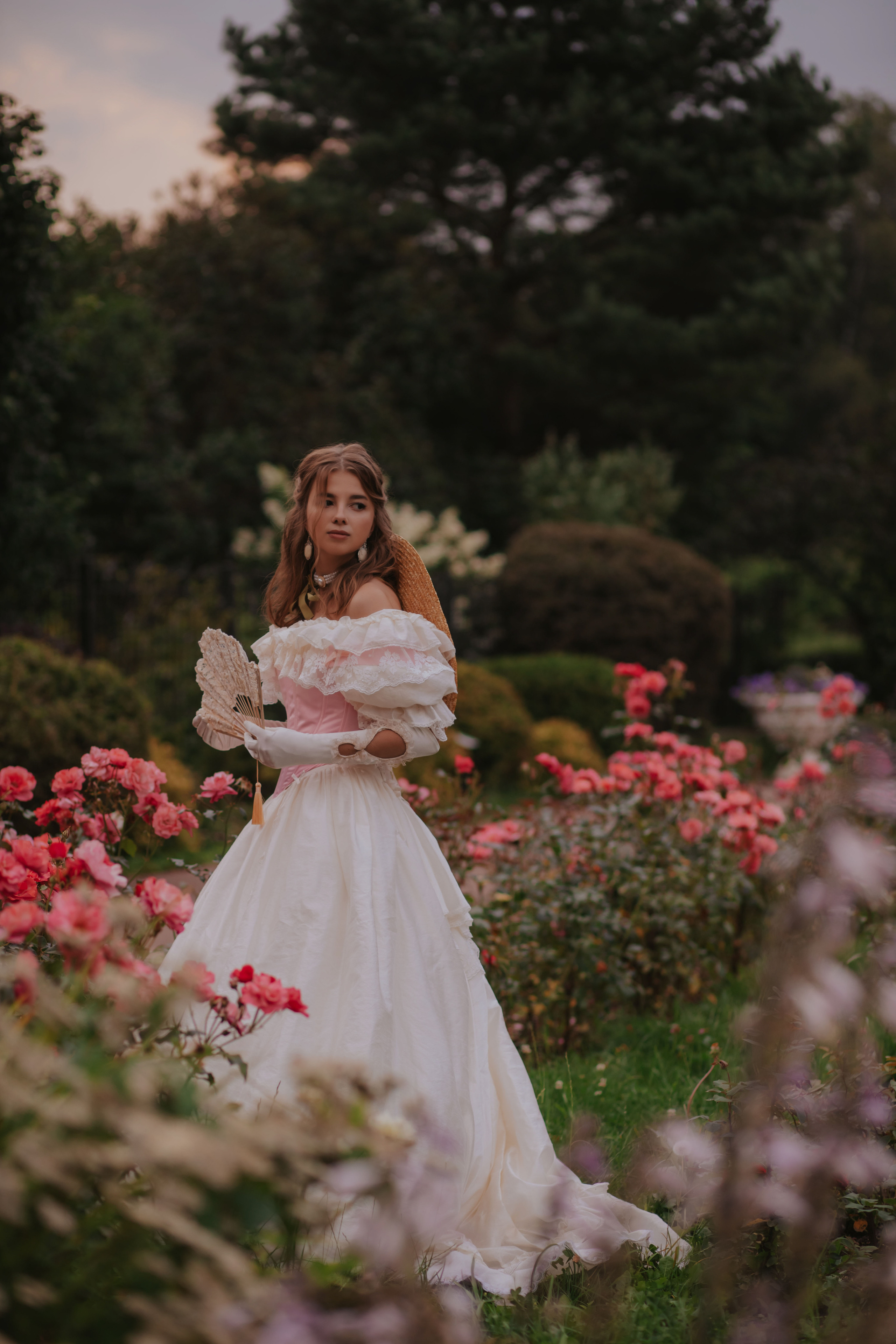 Летний вечер в саду. Художественная винтажная фотография