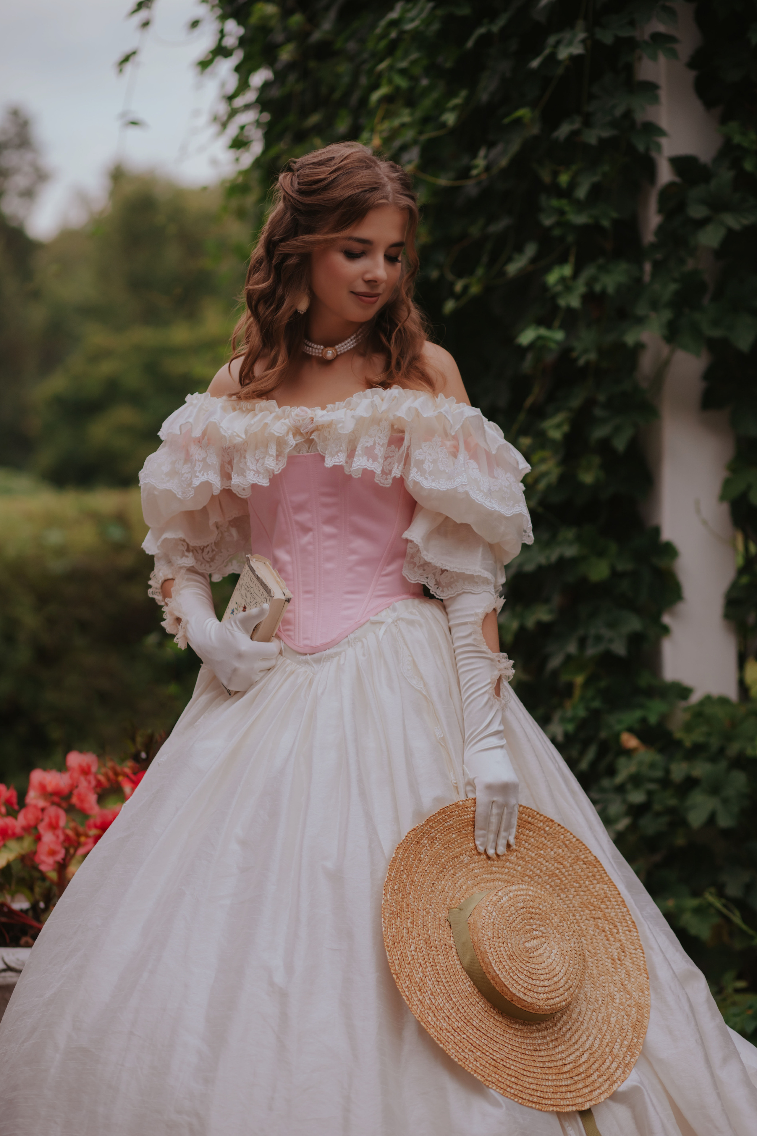 Летний вечер в саду. Художественная винтажная фотография