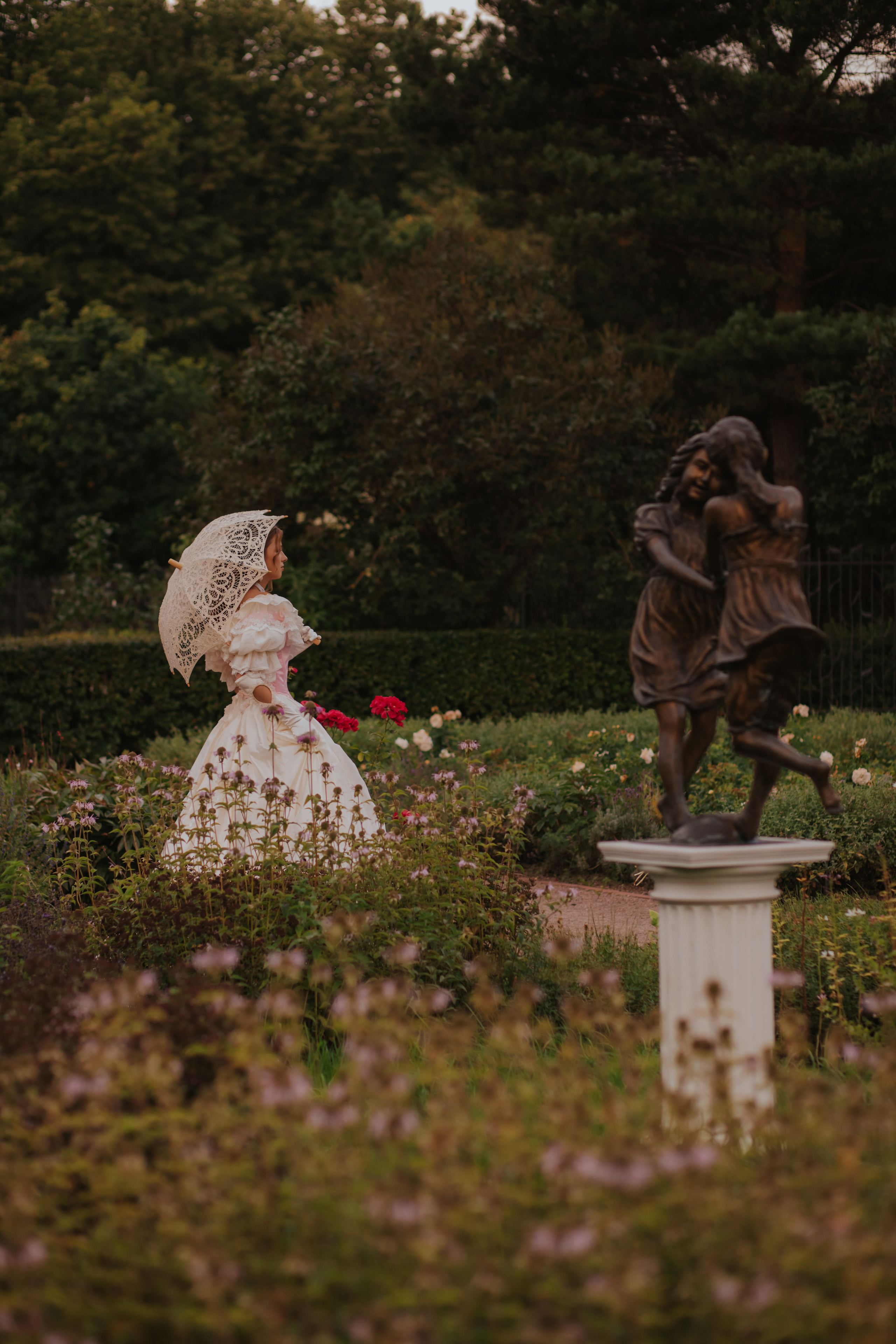 Летний вечер в саду. Художественная винтажная фотография