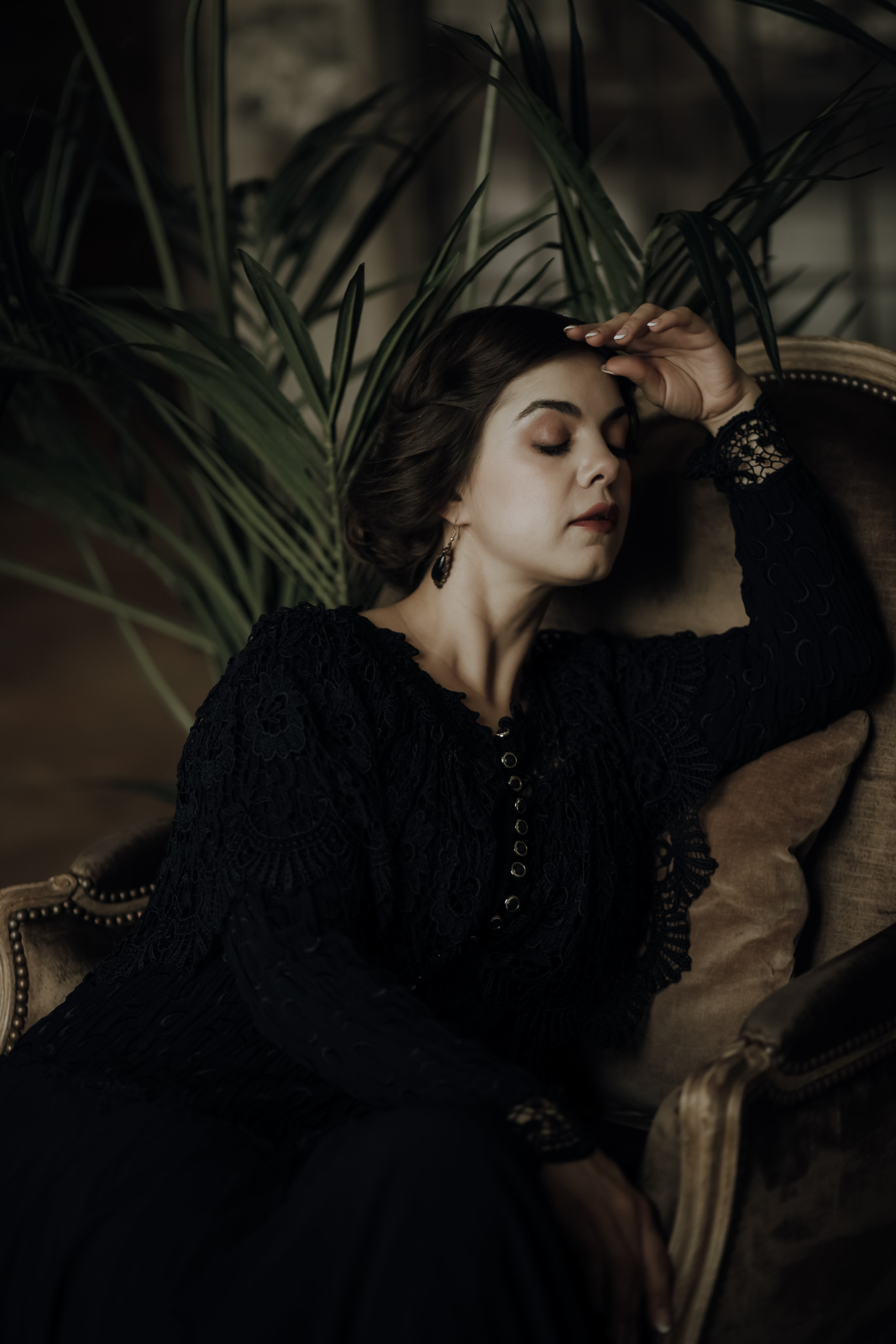 Оттого что я терпкой печалью, напоила его допьяна…. Художественная винтажная фотография