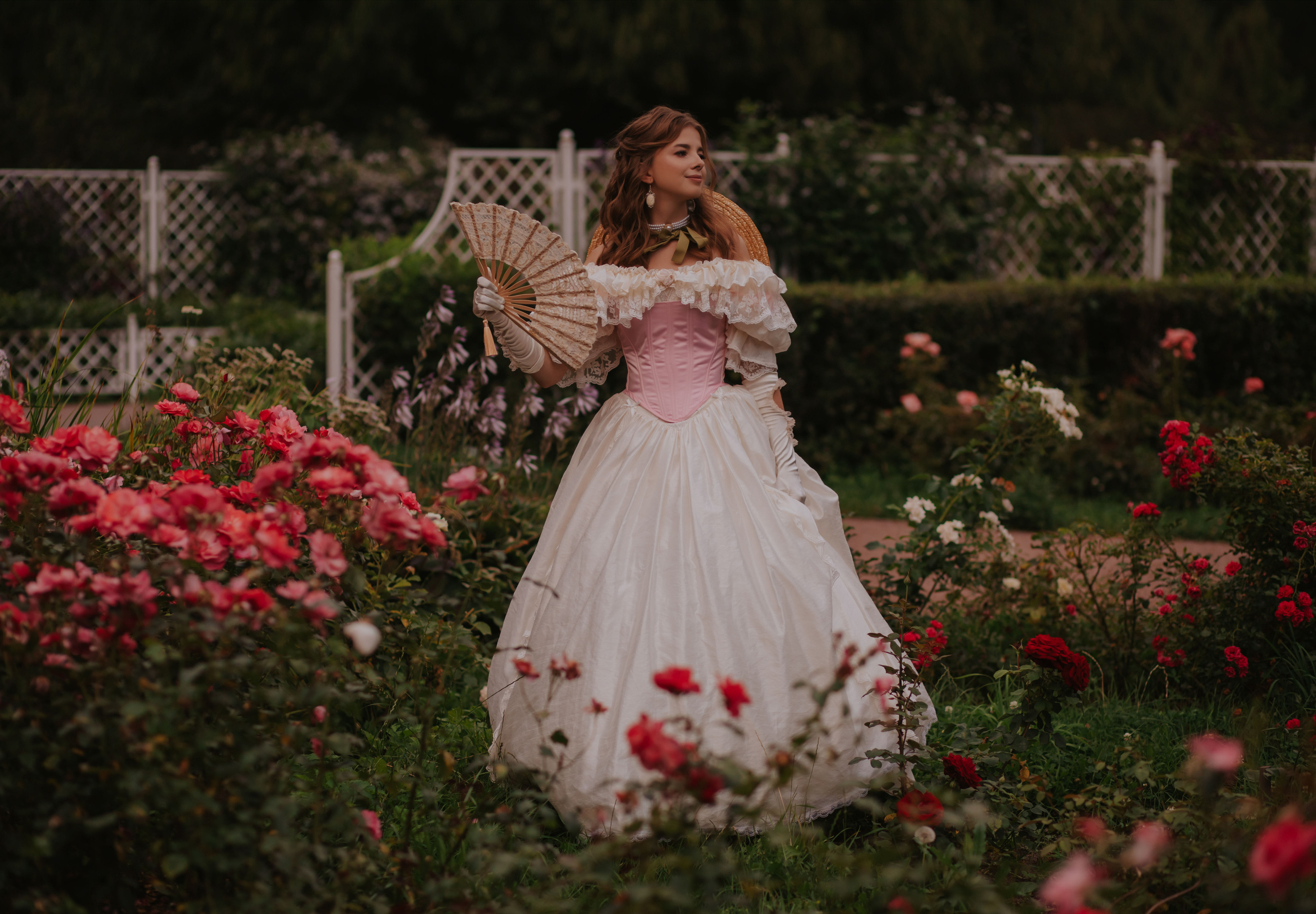 Летний вечер в саду. Художественная винтажная фотография