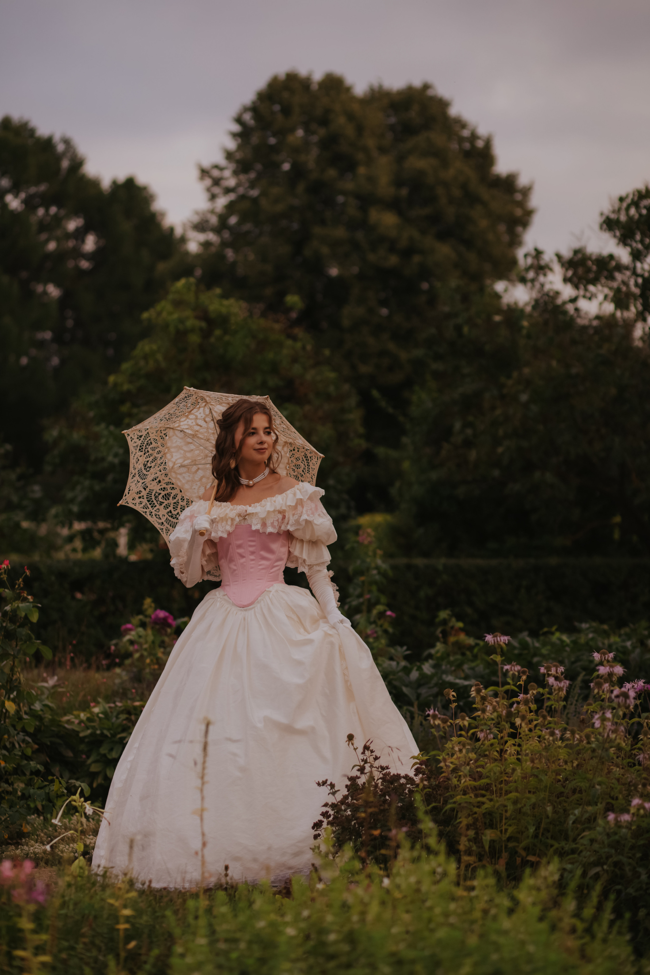 Летний вечер в саду. Художественная винтажная фотография