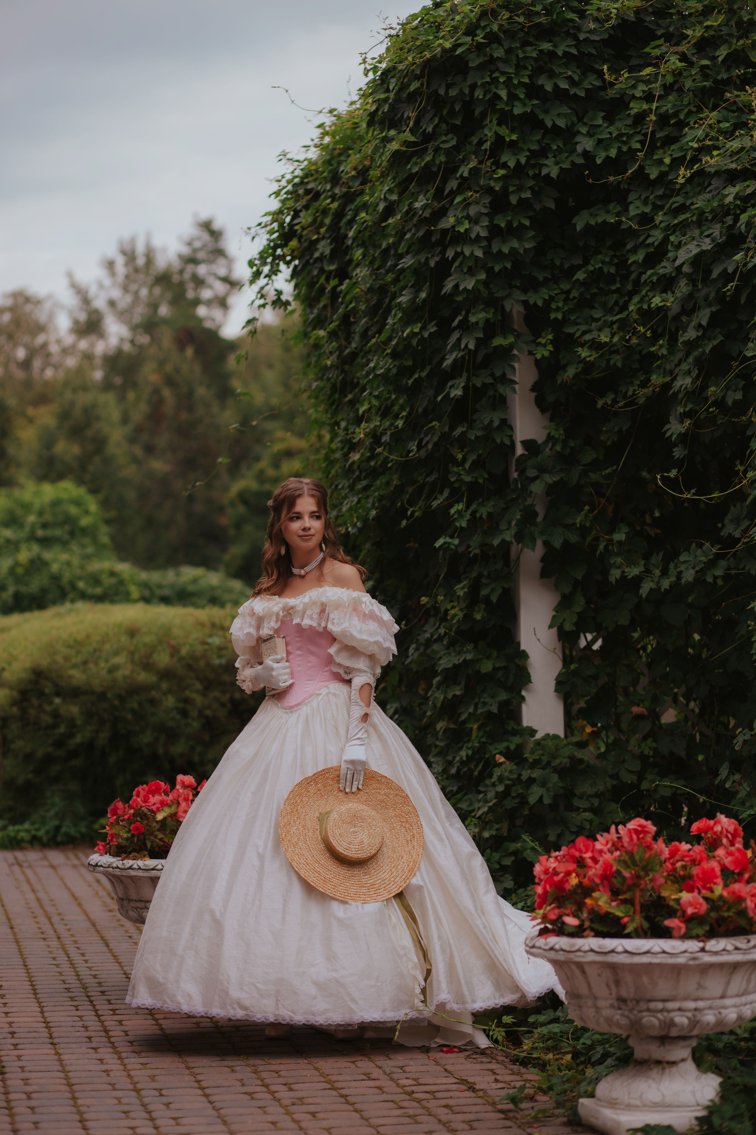 Летний вечер в саду. Художественная винтажная фотография