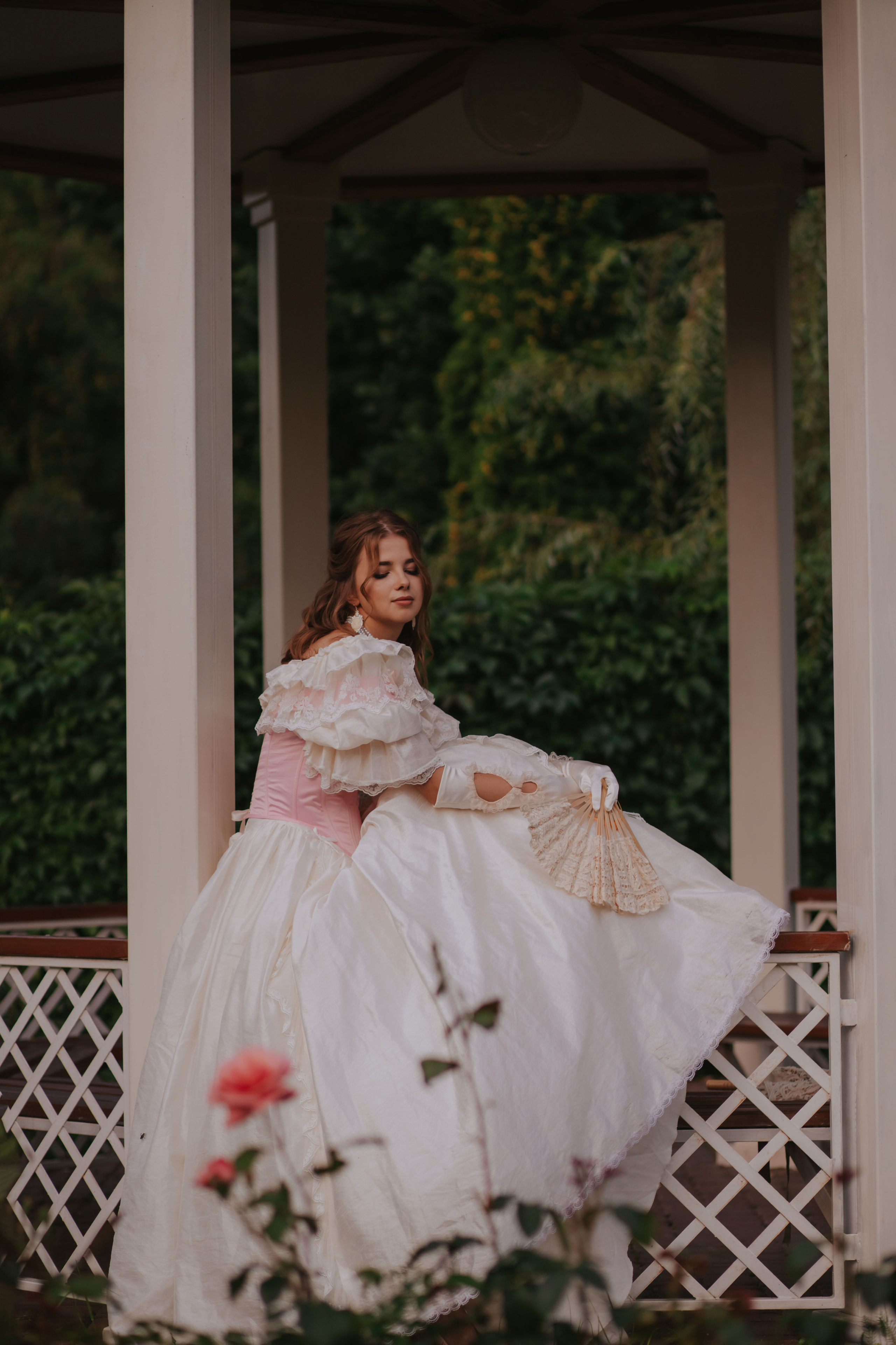 Летний вечер в саду. Художественная винтажная фотография