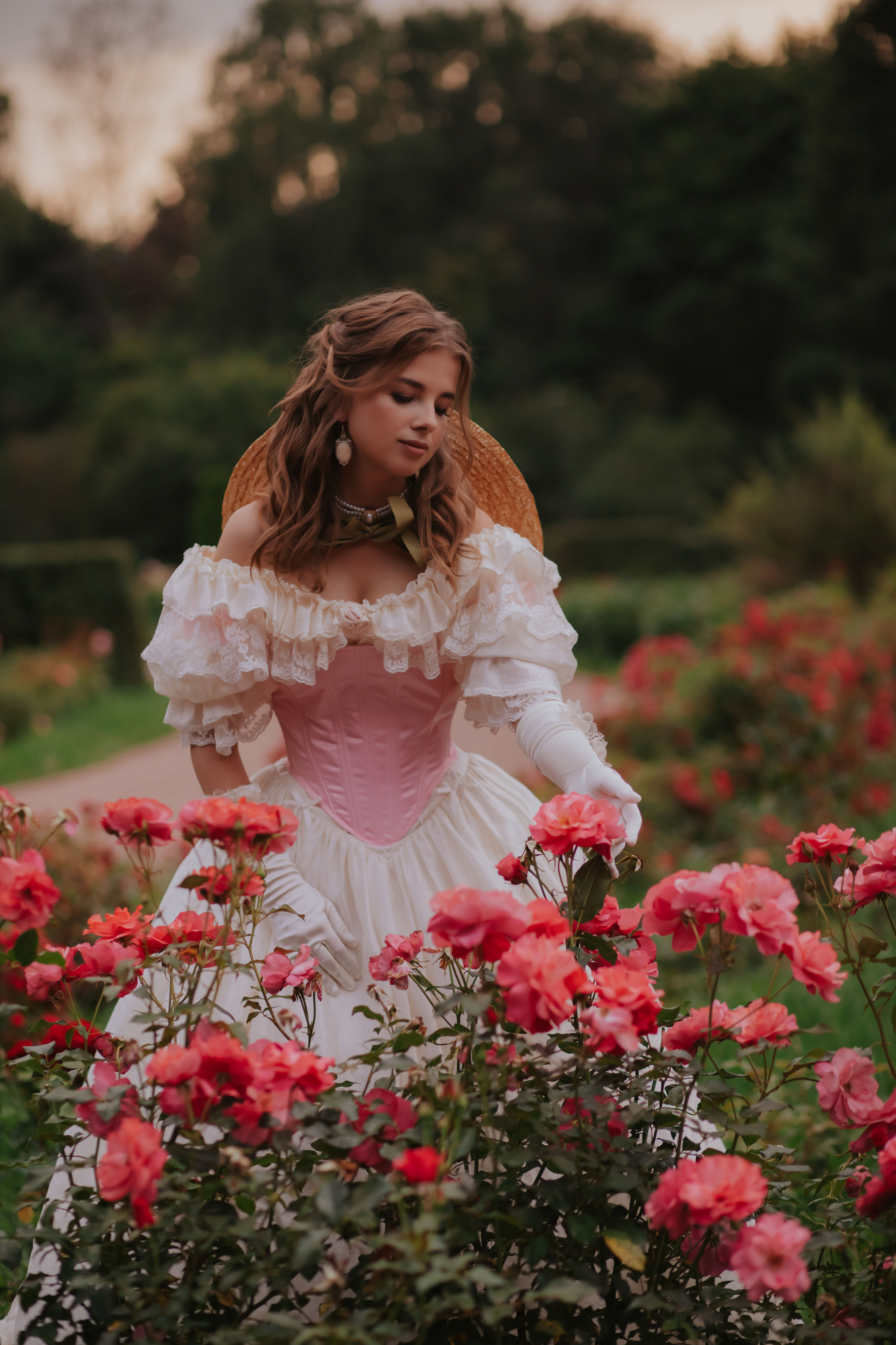 Летний вечер в саду. Художественная винтажная фотография