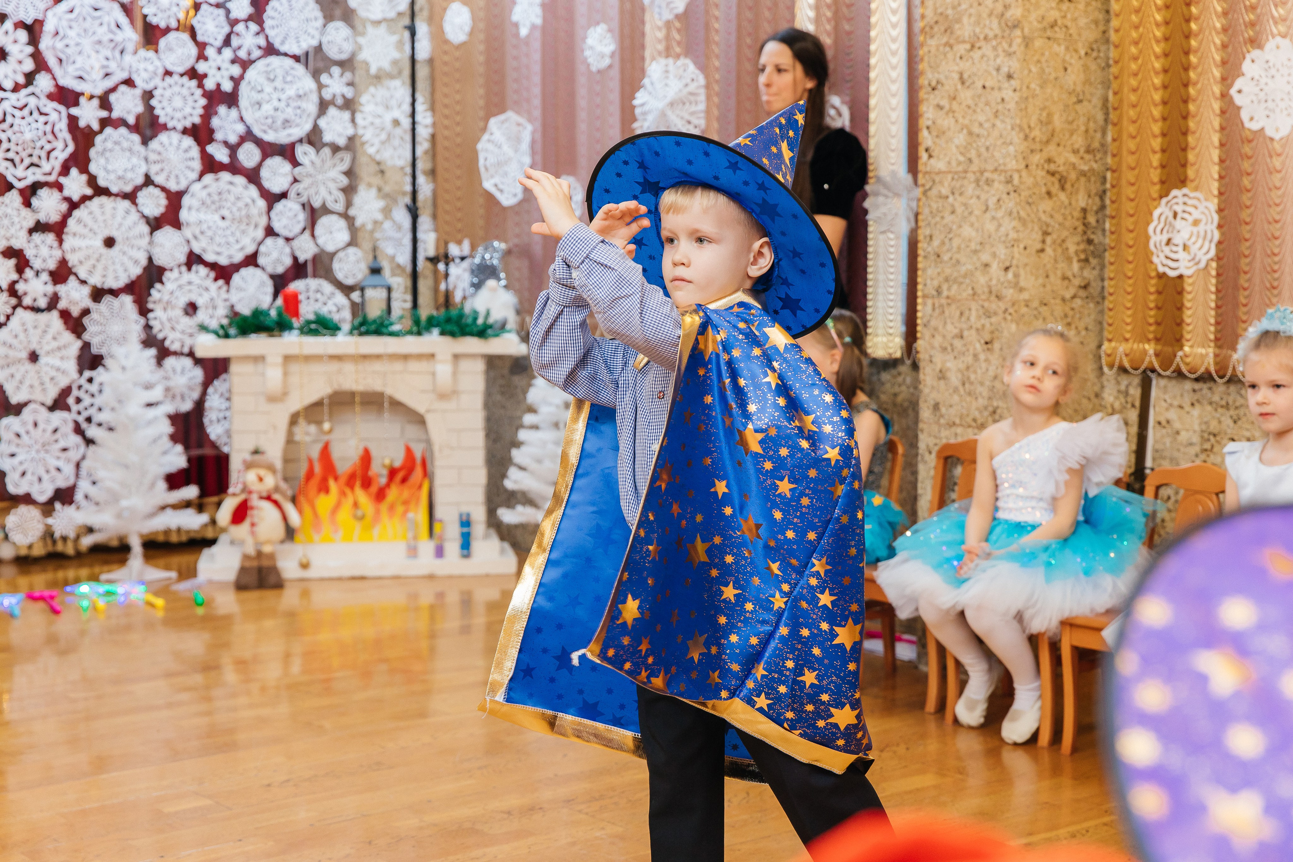 Детский сад № 93 — Утренник (27.12.2024). Свадебный и семейный фотограф Крамар Наталья