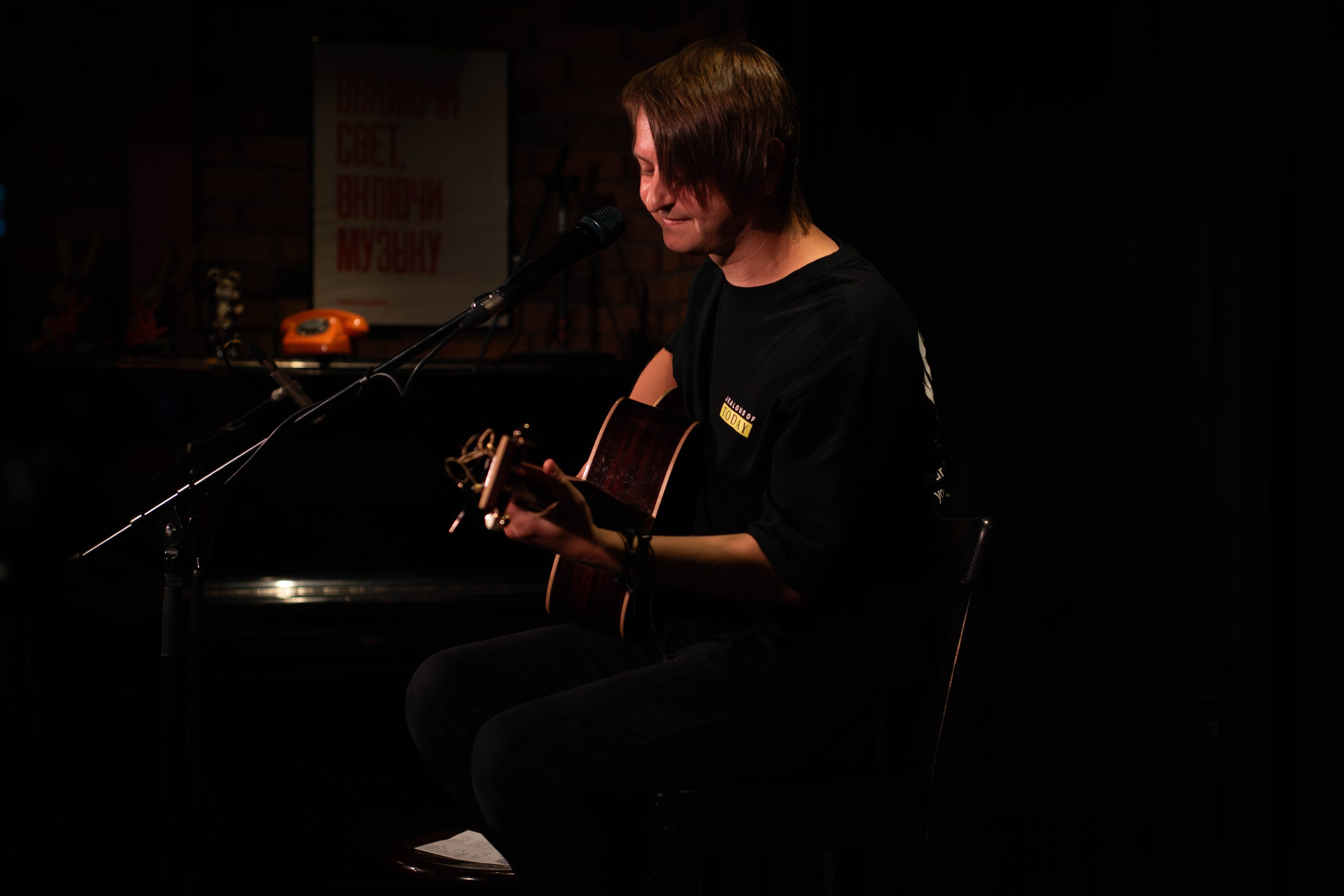 Лёва Сазонов (1 августа 2024 года, Москва, арт-кафе Пушкарёв). Фотограф Светлана Блинова, Москва и Московская область