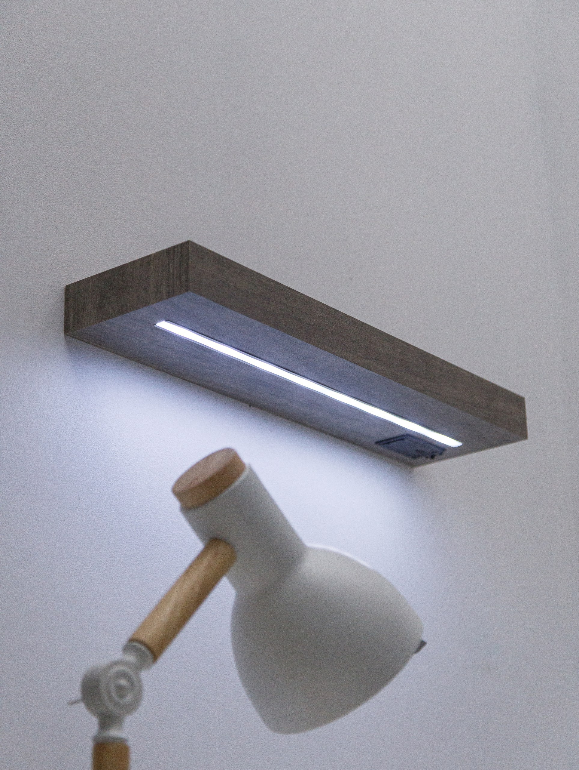 Съёмка полок с подсветкой. Студия коммерческой съемки ХВОЯ