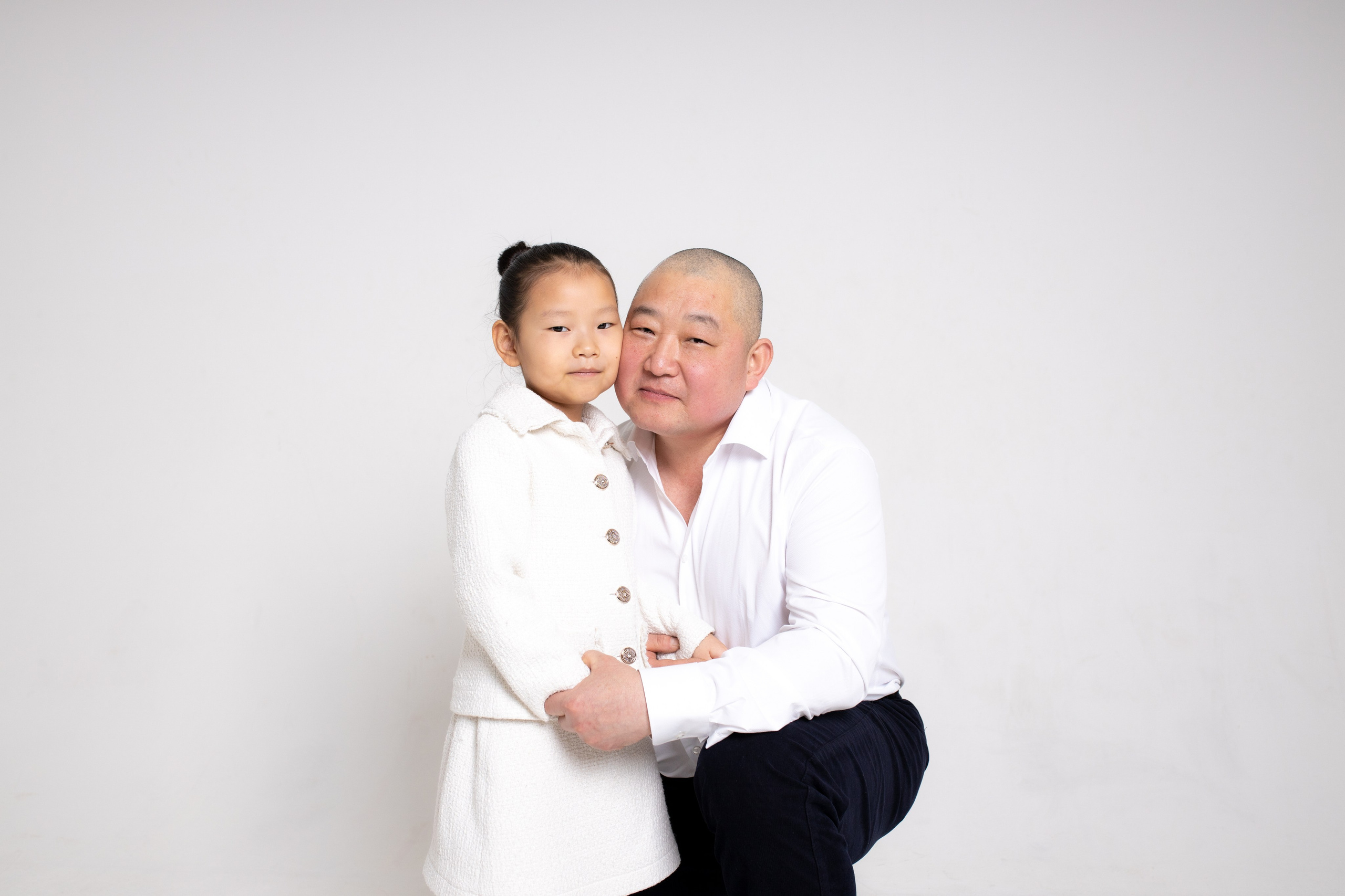 Семейная фотосессия на циклораме с импульсным светом. Фотограф в Железнодорожном и Балашихе