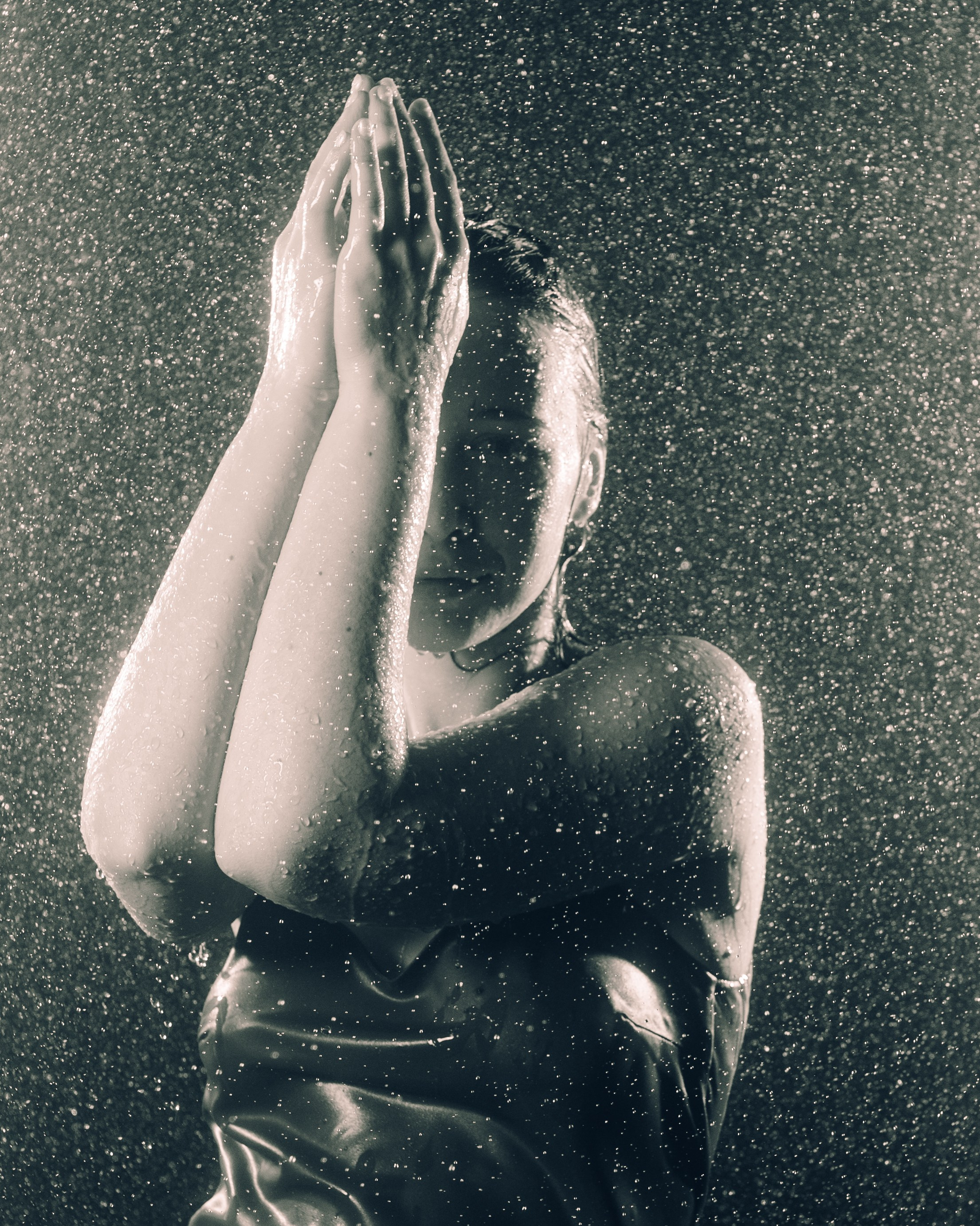 Съёмка в фотостудии с дождём. Фотоведьма Дарья Нечинская