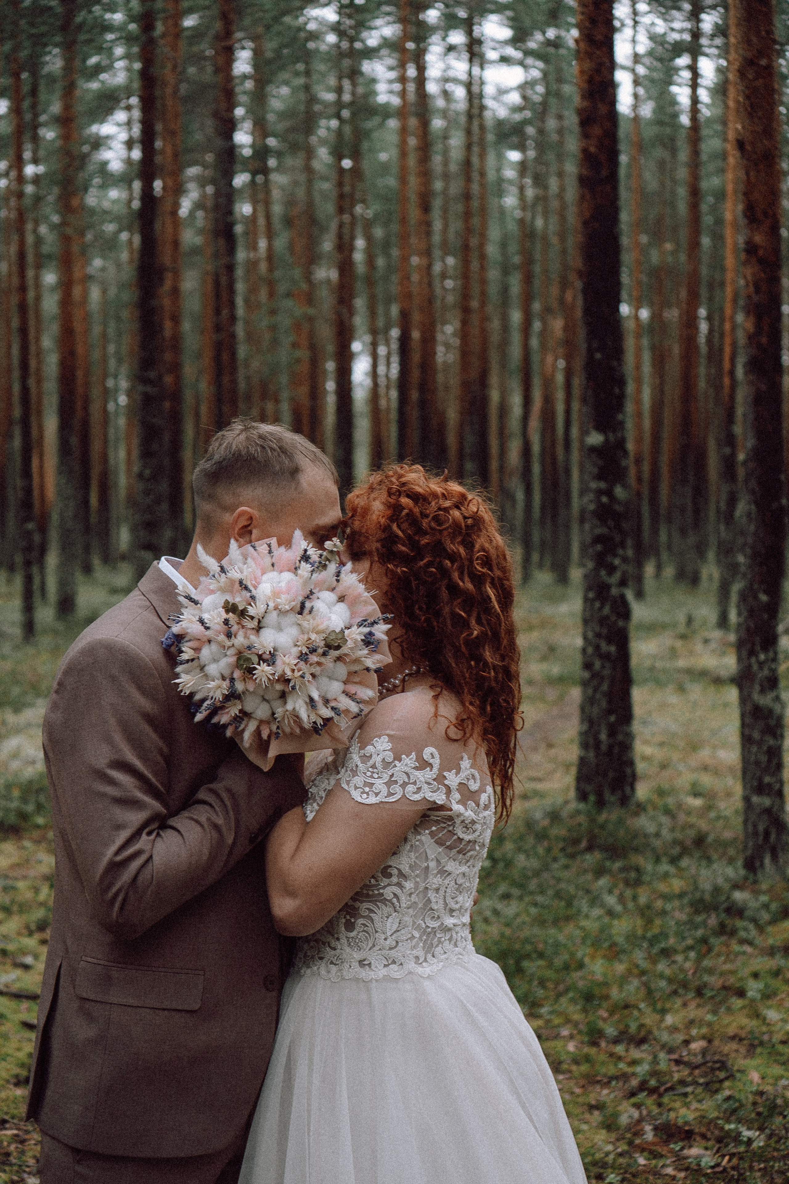 СВАДЕБНАЯ ФОТОСЕССИИЯ ПАРЫ В ГОРОДЕ ПРИОЗЕРСК В СОСНОВОМ ЛЕСУ И С ПИКАПОМ. Профессиональный фотограф, Санкт-Петербург — Виктория Богомолова