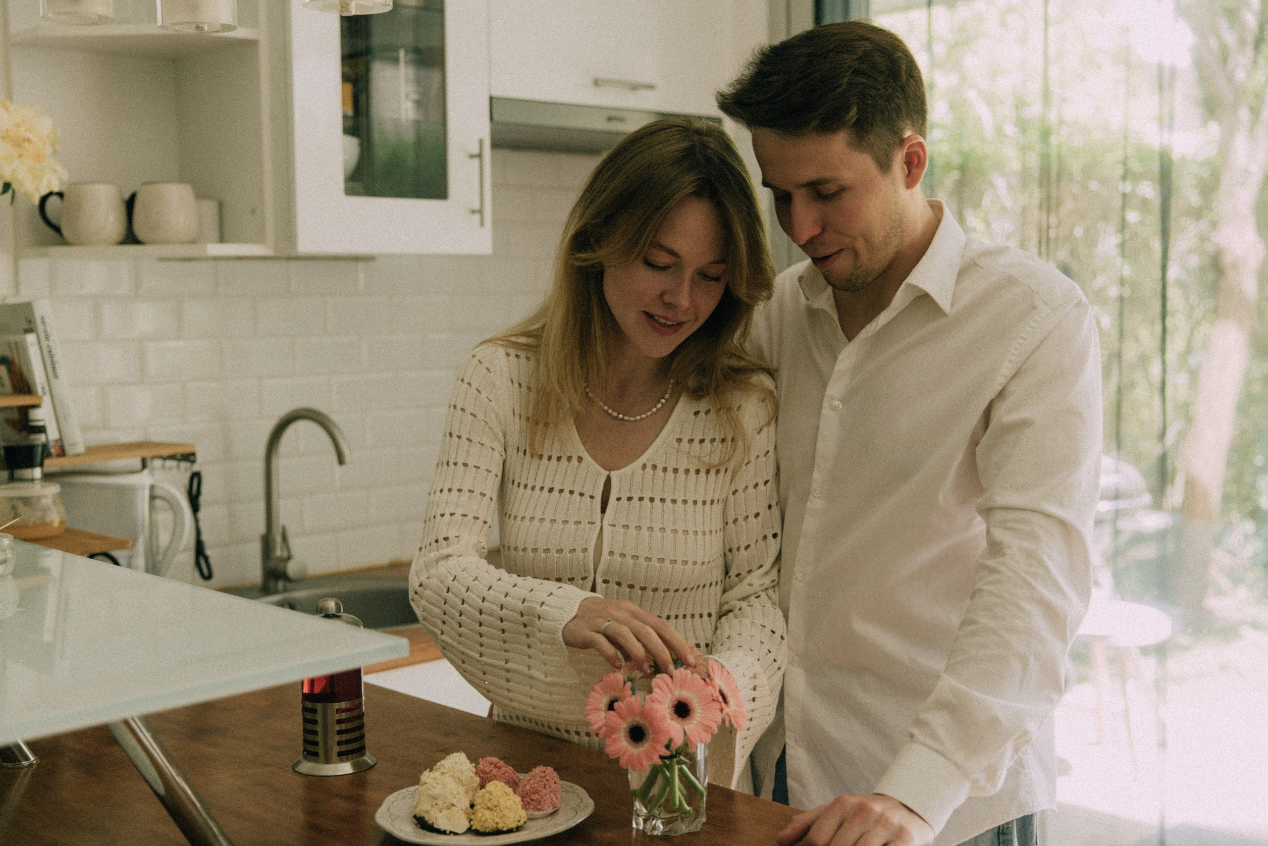 Love comes in the spring. Photographer in Paris
