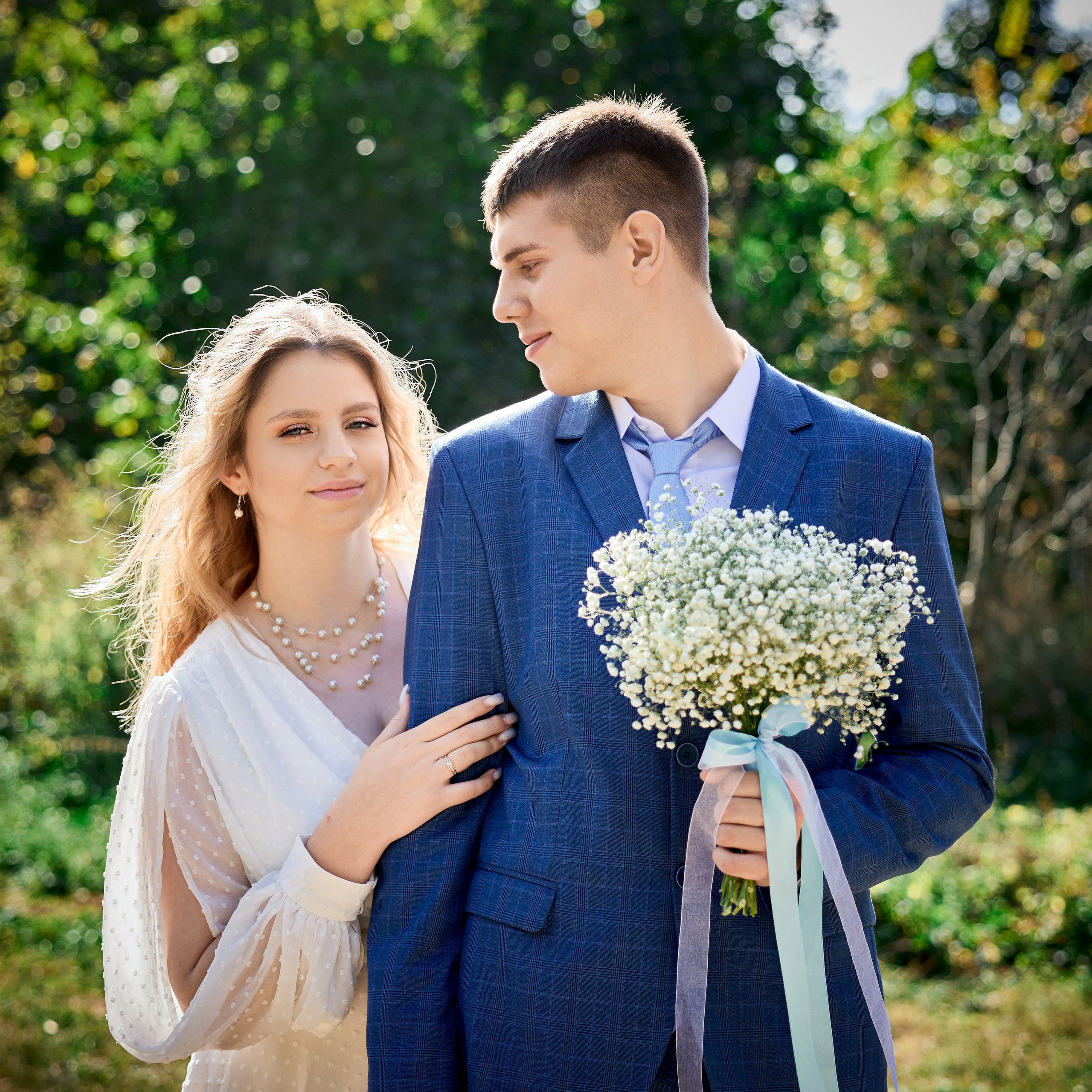 позирование на свадебной прогулке