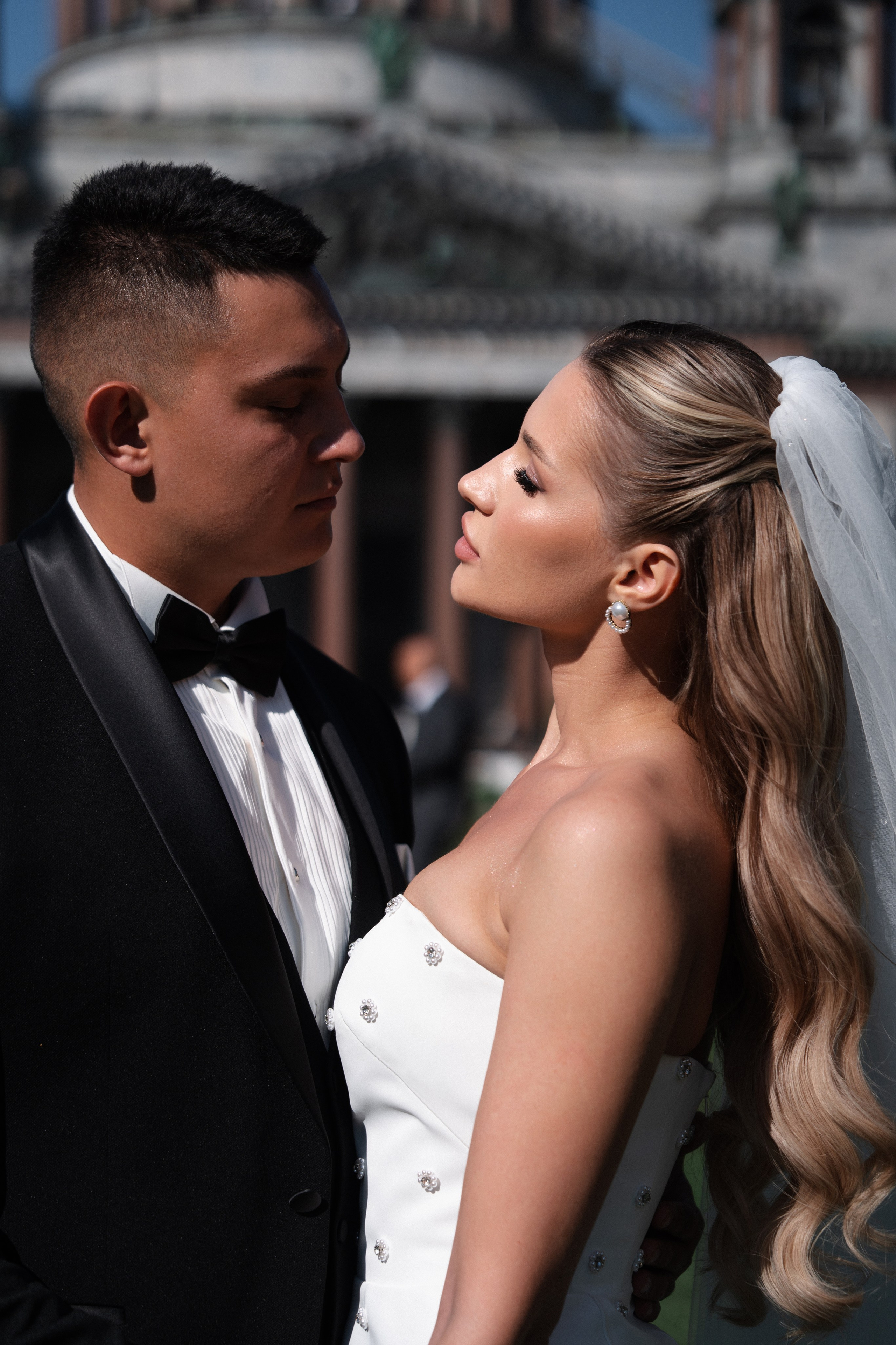 Виктория & Роман. Камерная городская свадьба в видовом ресторане в стиле современная классика. Свадебный фотограф организатор в Санкт-Петербурге Ассоль Опарина