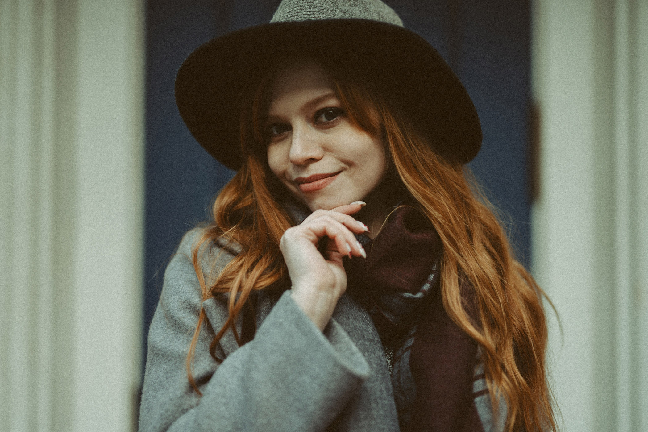 Жар твоих волос — угли в январском костре. Я в нем сгораю. Фотограф Наталья Колганова