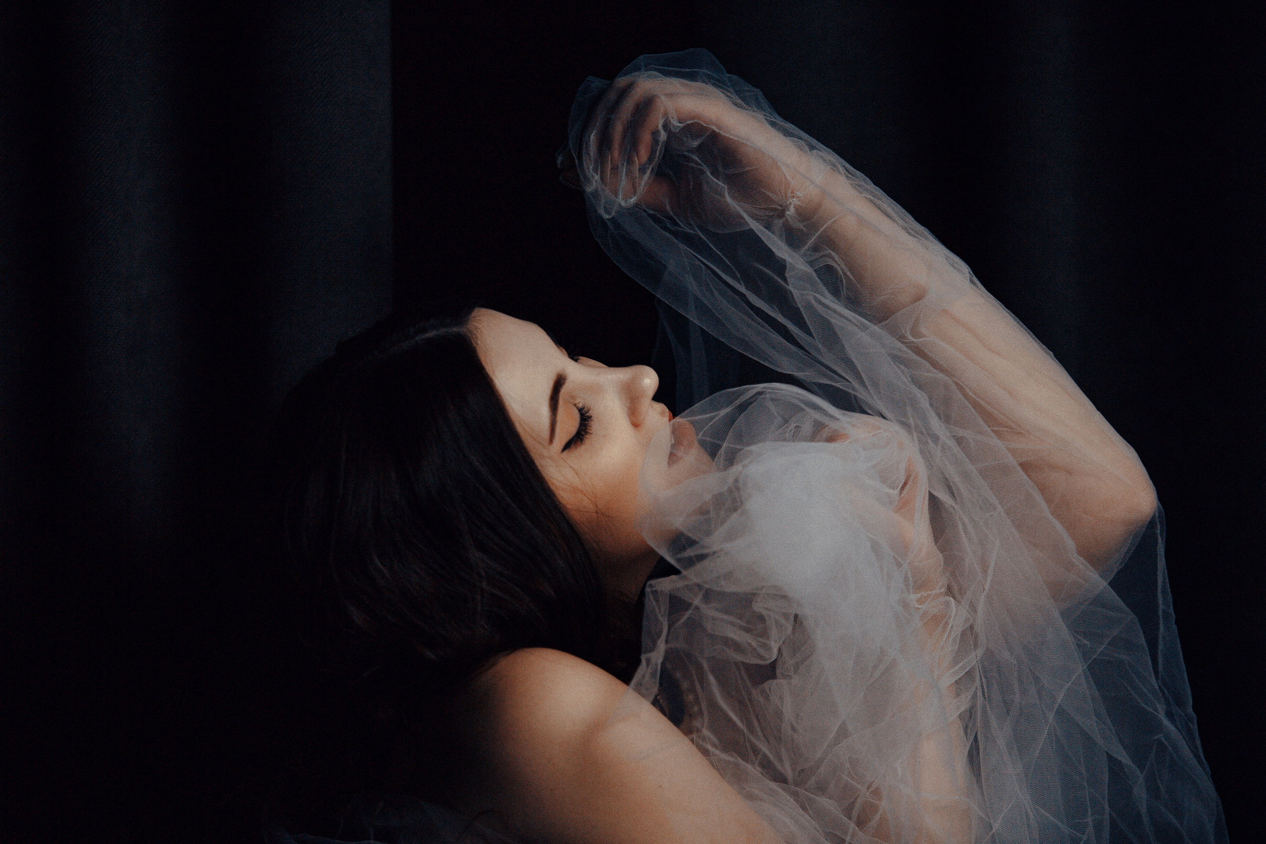 Танцуй. Сюрреализм. Чувственность. Арт-фотограф Крис Л. в Тобольске: портрет, семейные, свадьбы