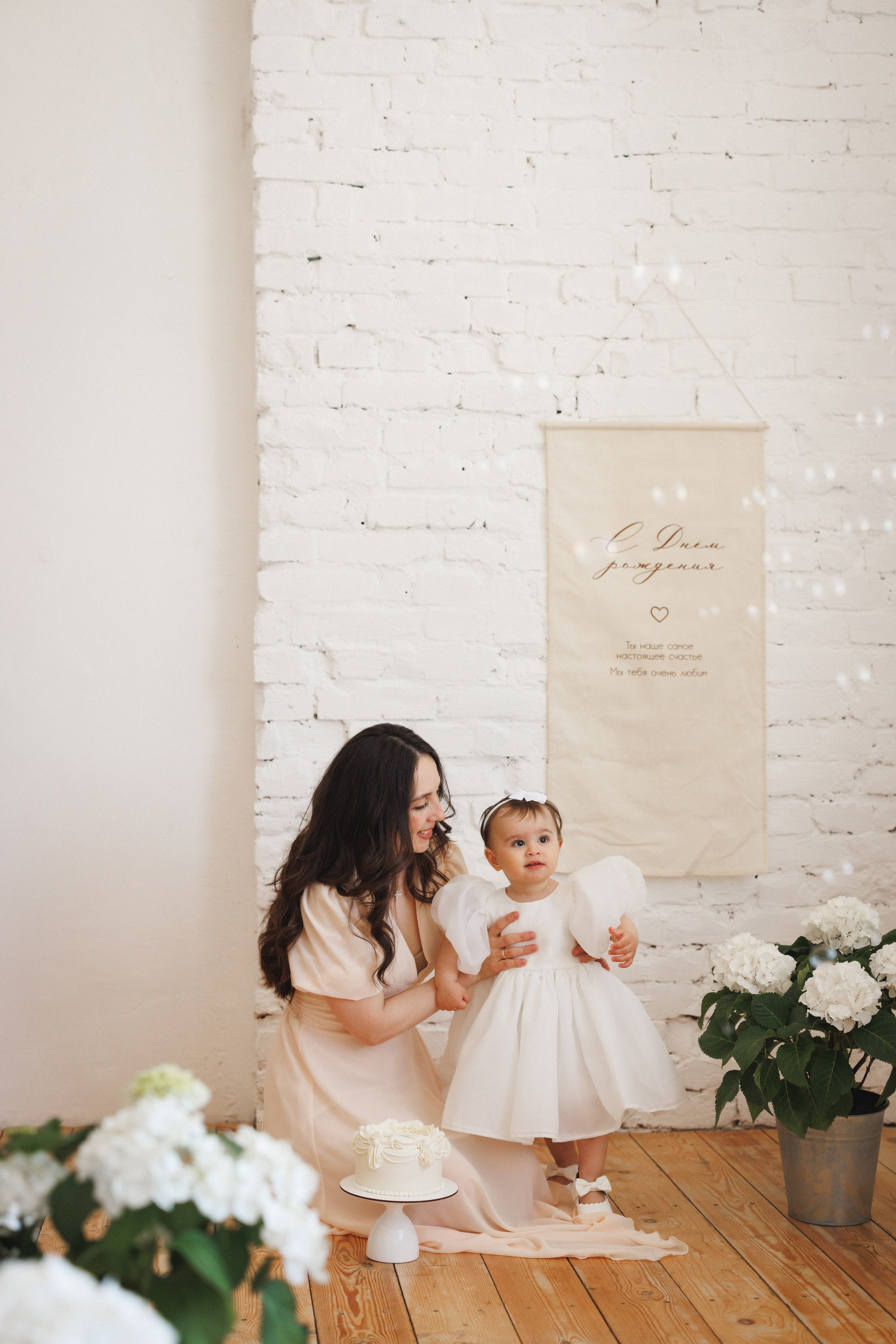 Фотосессия с живыми цветами Гортензии в фотостудии Space JOBS, город Краснодар. Семейный и детский фотограф в Краснодаре Анна Трашкова