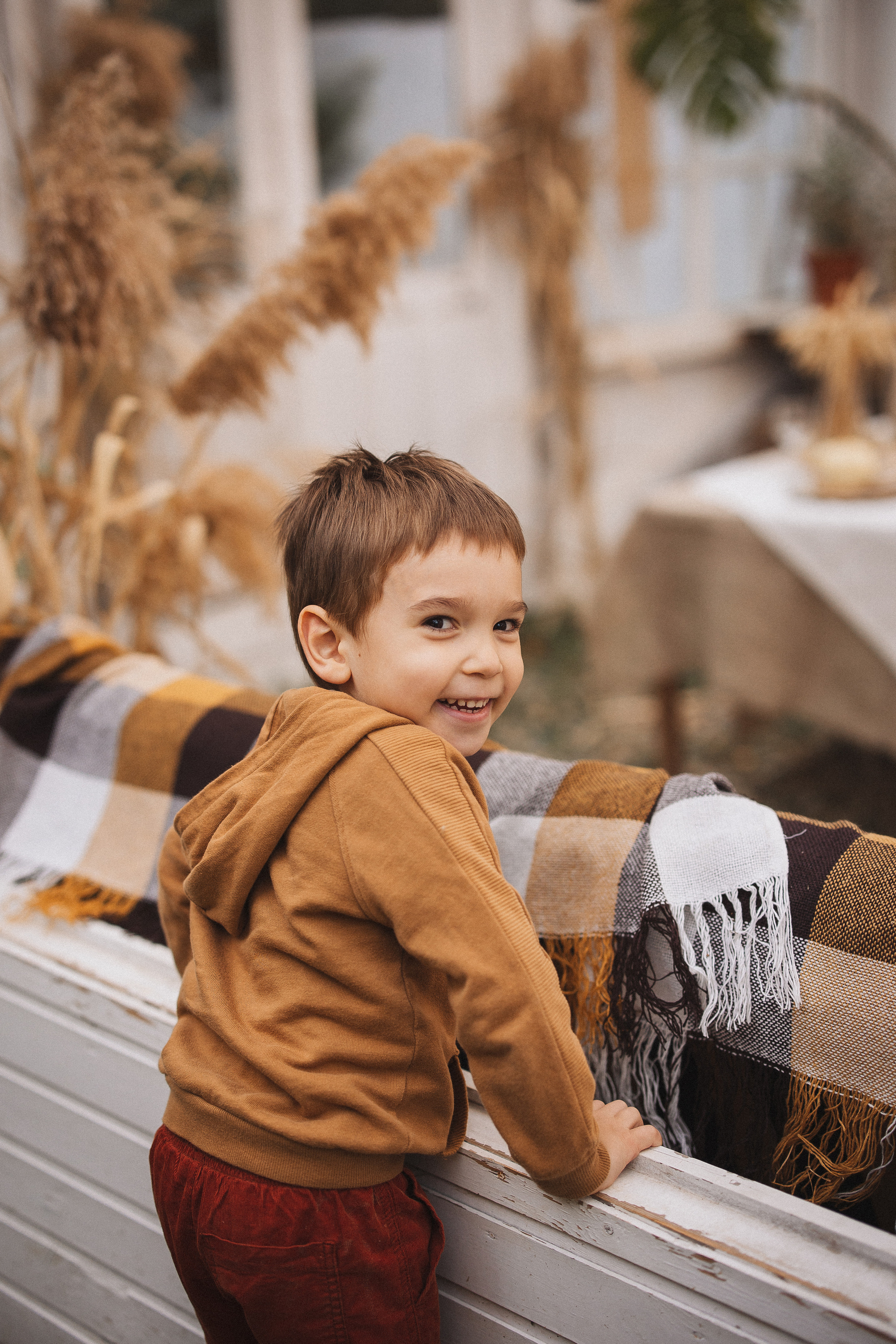 Семейная фотосессия в загородной фотостудии, Clover Dacha. Семейный и детский фотограф в Краснодаре Анна Трашкова