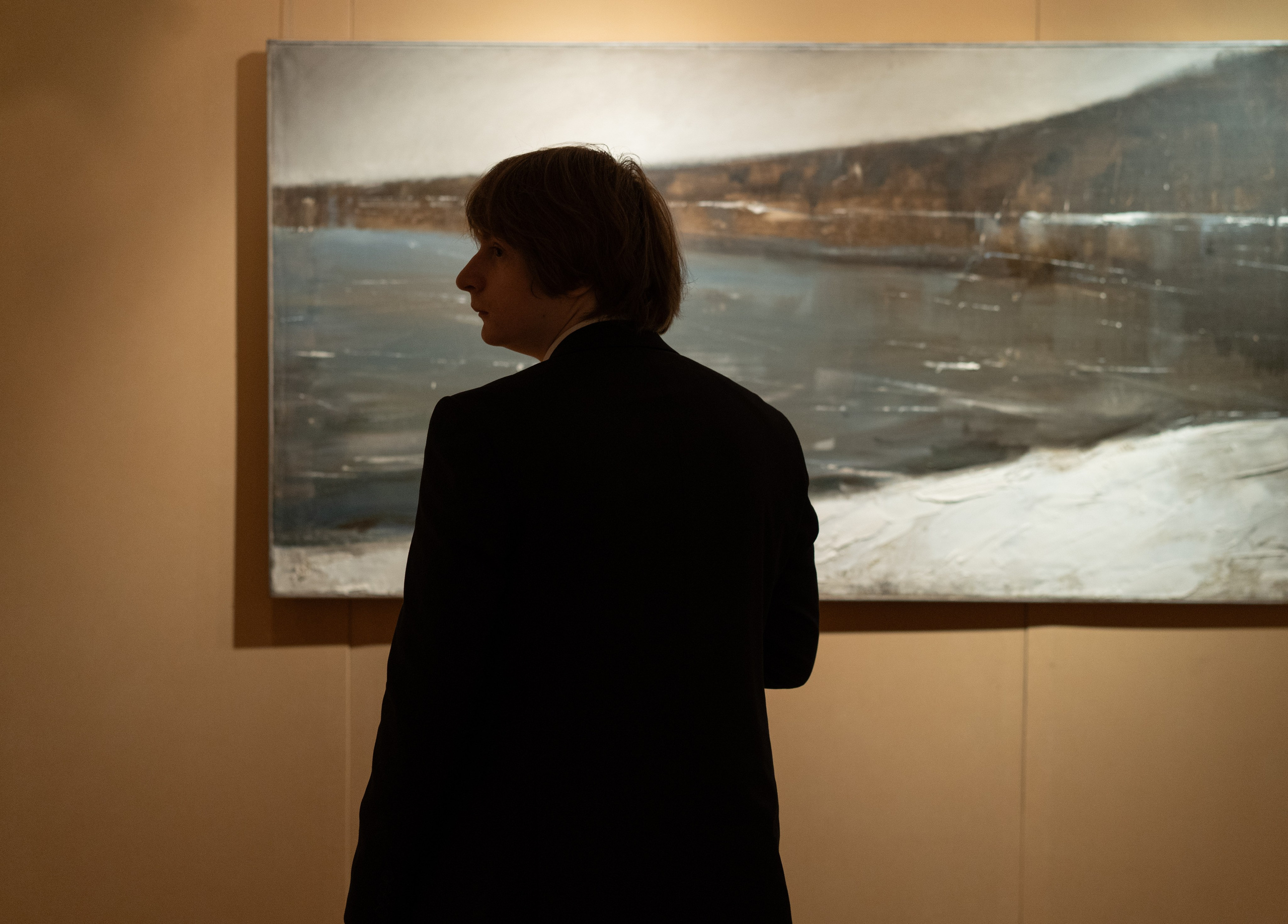 Съёмка открытия вытсавки художника Ильи Даньшина. Лиза Фирстова — самый добрый фотограф