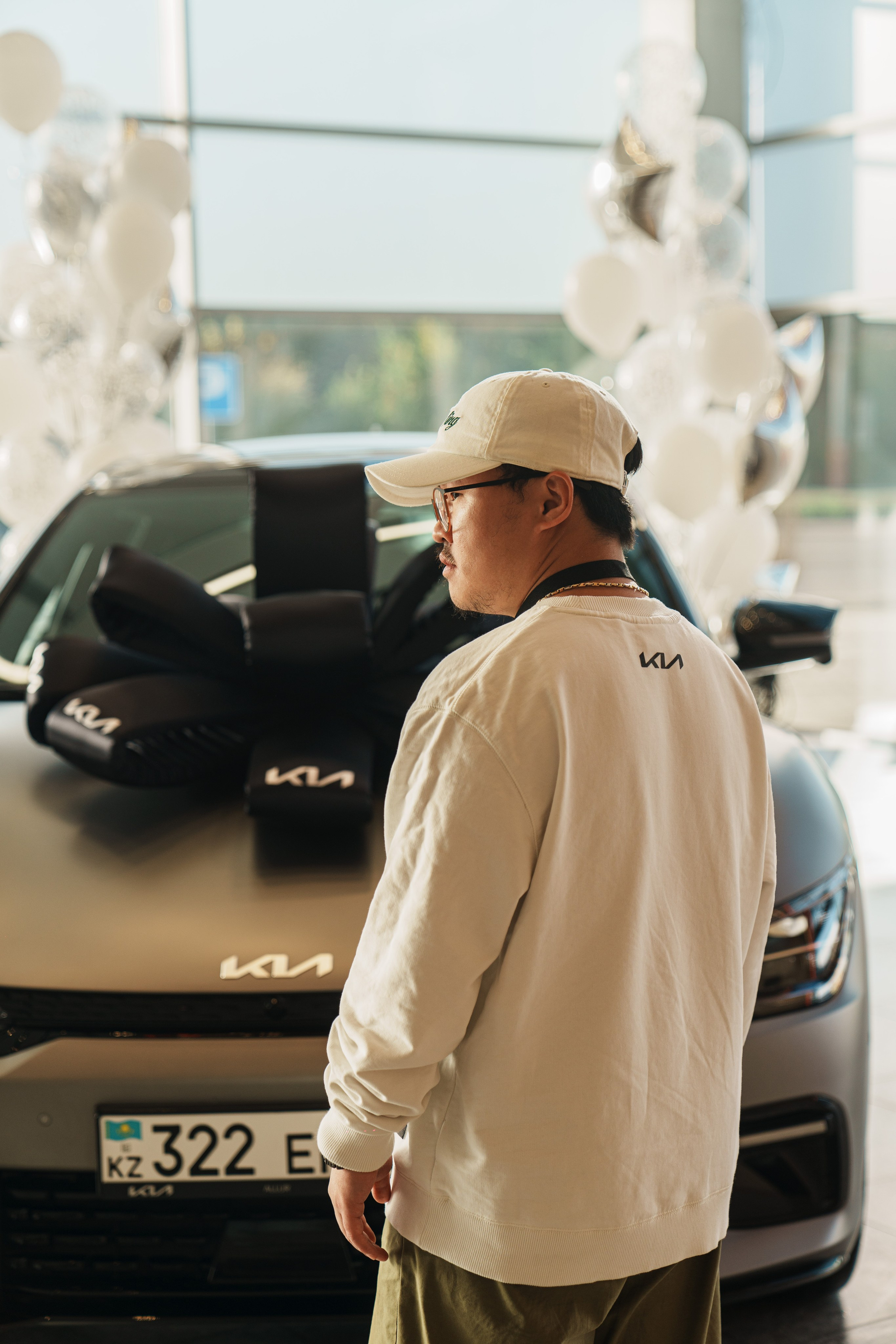 Kia EV6 Вручение Евгений Чебаткову. Фотограф TAULAN_1