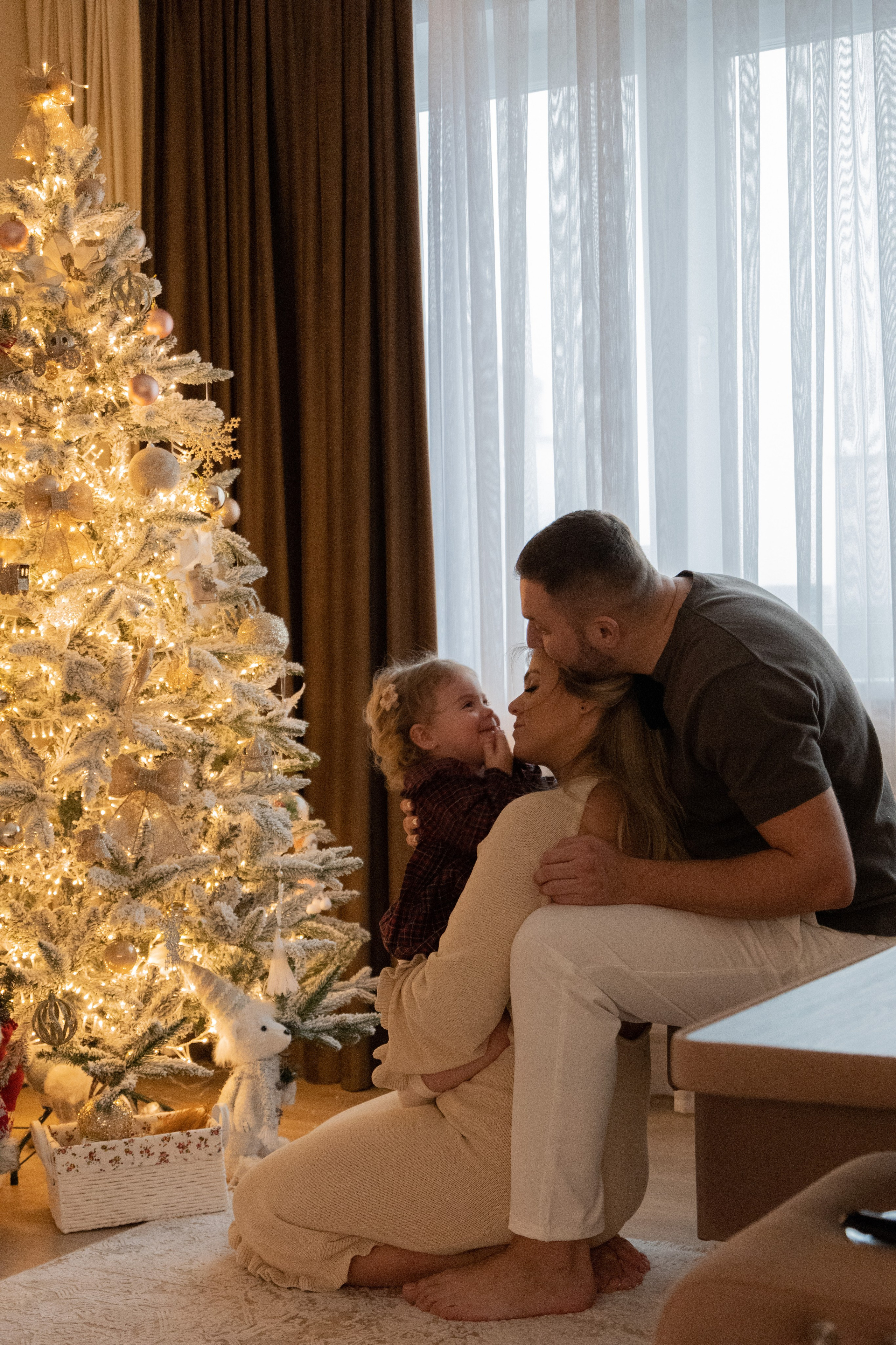 Семейная новогодняя фотосессия дома. Фотограф видеограф Ольга Василевская