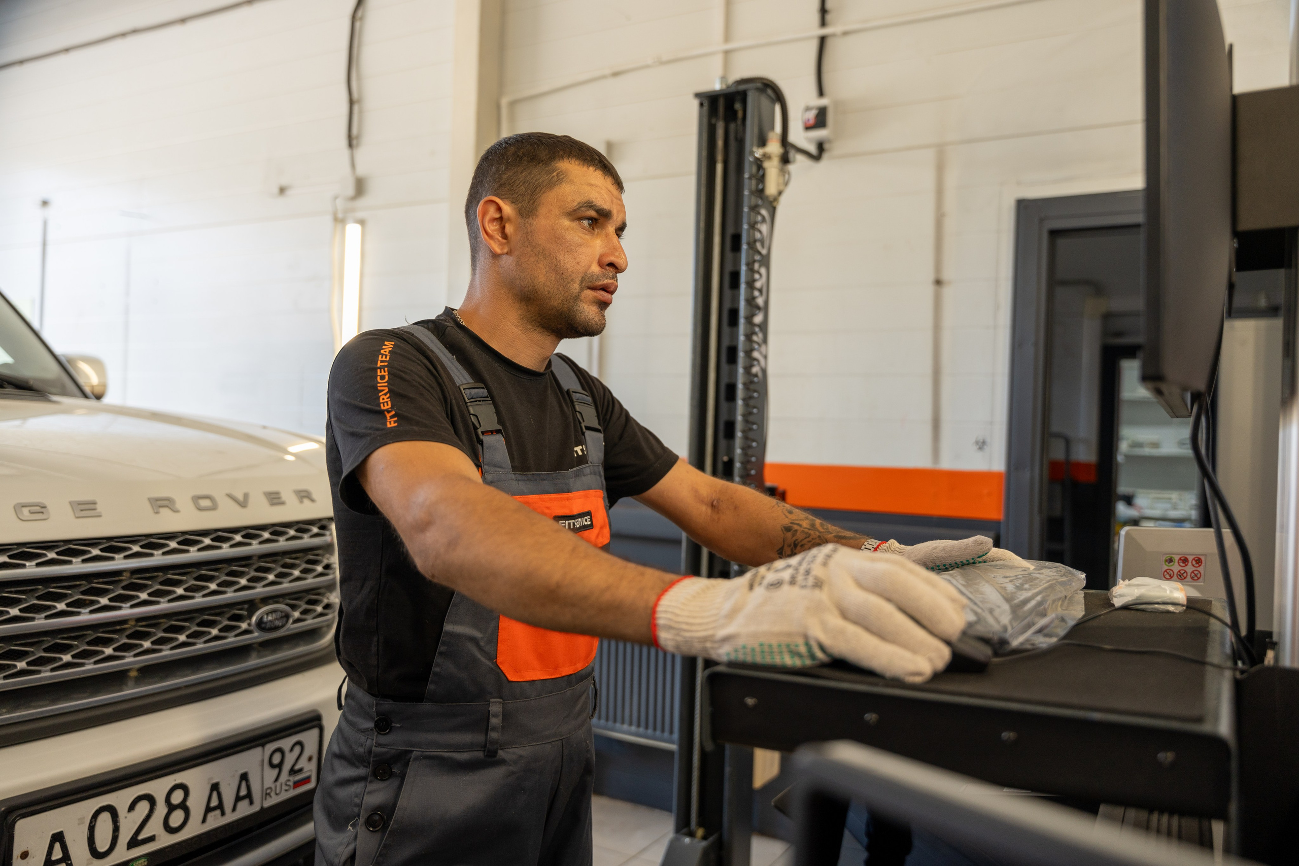 Интерьерная фотосъемка автосервиса Fit Service в Краснодаре — сеть СТО Профессиональная фотосъемка интерьера техцентра в Краснодаре. Шедевры для Вас! Фотограф и Видеограф в Краснодаре Пахиев Руслан