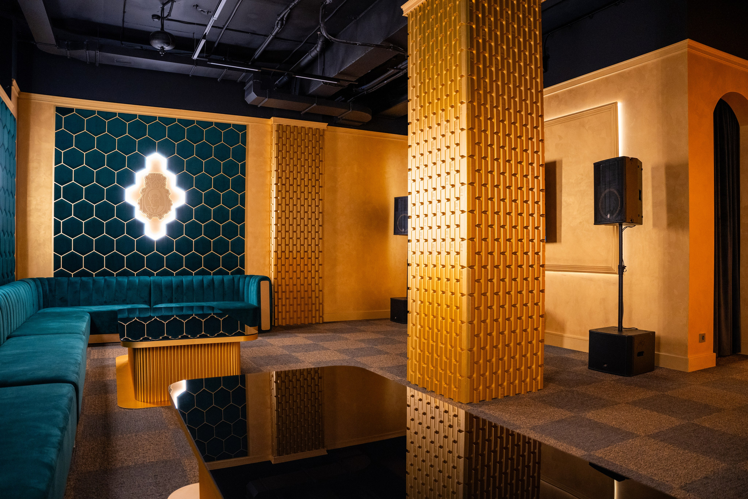 Фотосъемка интерьера стриптиз-клуба Hefner — элитный клуб Краснодара. Интерьерная фотосъемка клуба Hefner в Краснодаре — профессионально. Шедевры для Вас! Фотограф и Видеограф в Краснодаре Пахиев Руслан