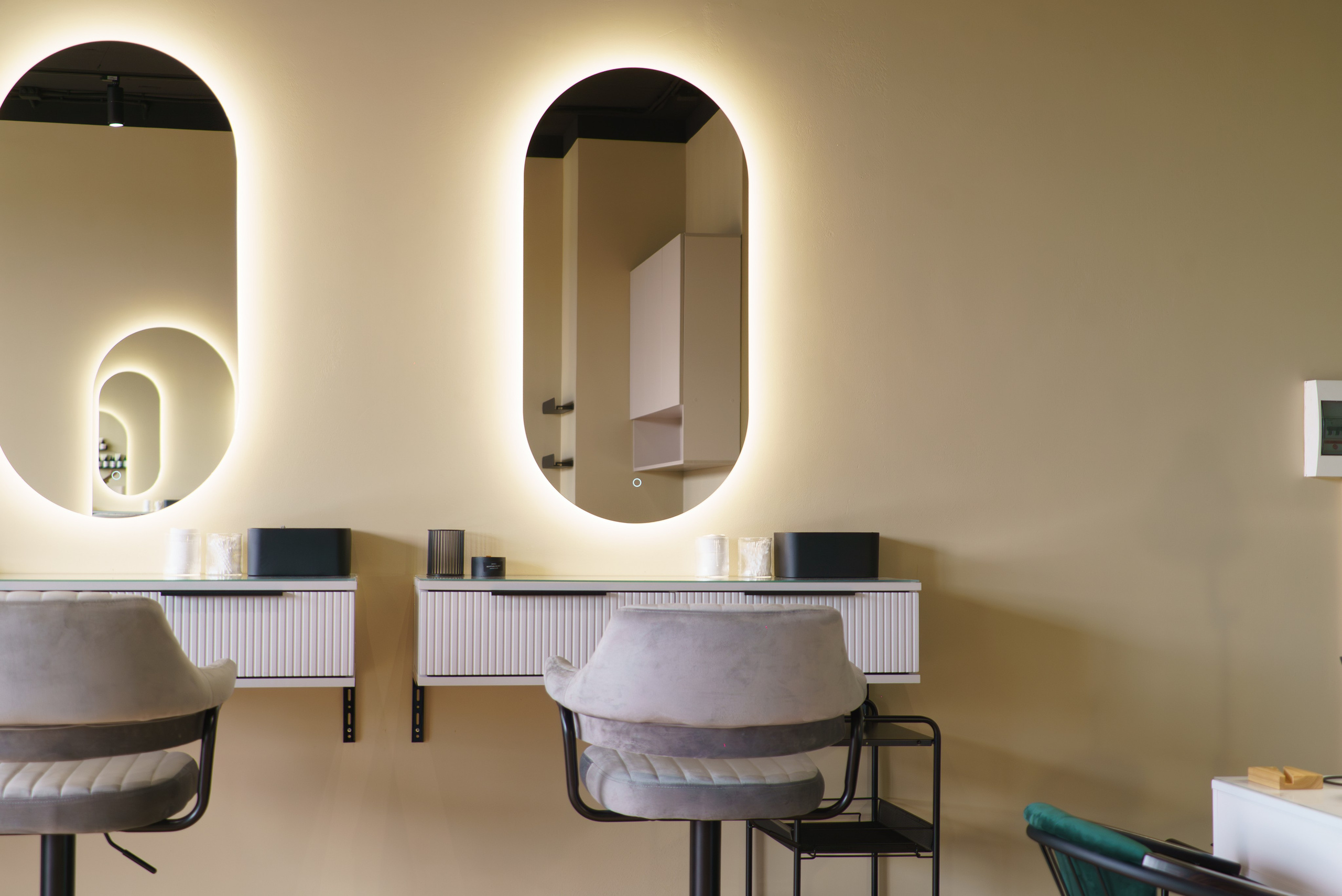 Профессиональная интерьерная фото и видео съемка студий красоты Яркая интерьерная фотосъемка для бьюти-коворкинга и студий. Шедевры для Вас! Фотограф и Видеограф в Краснодаре Пахиев Руслан