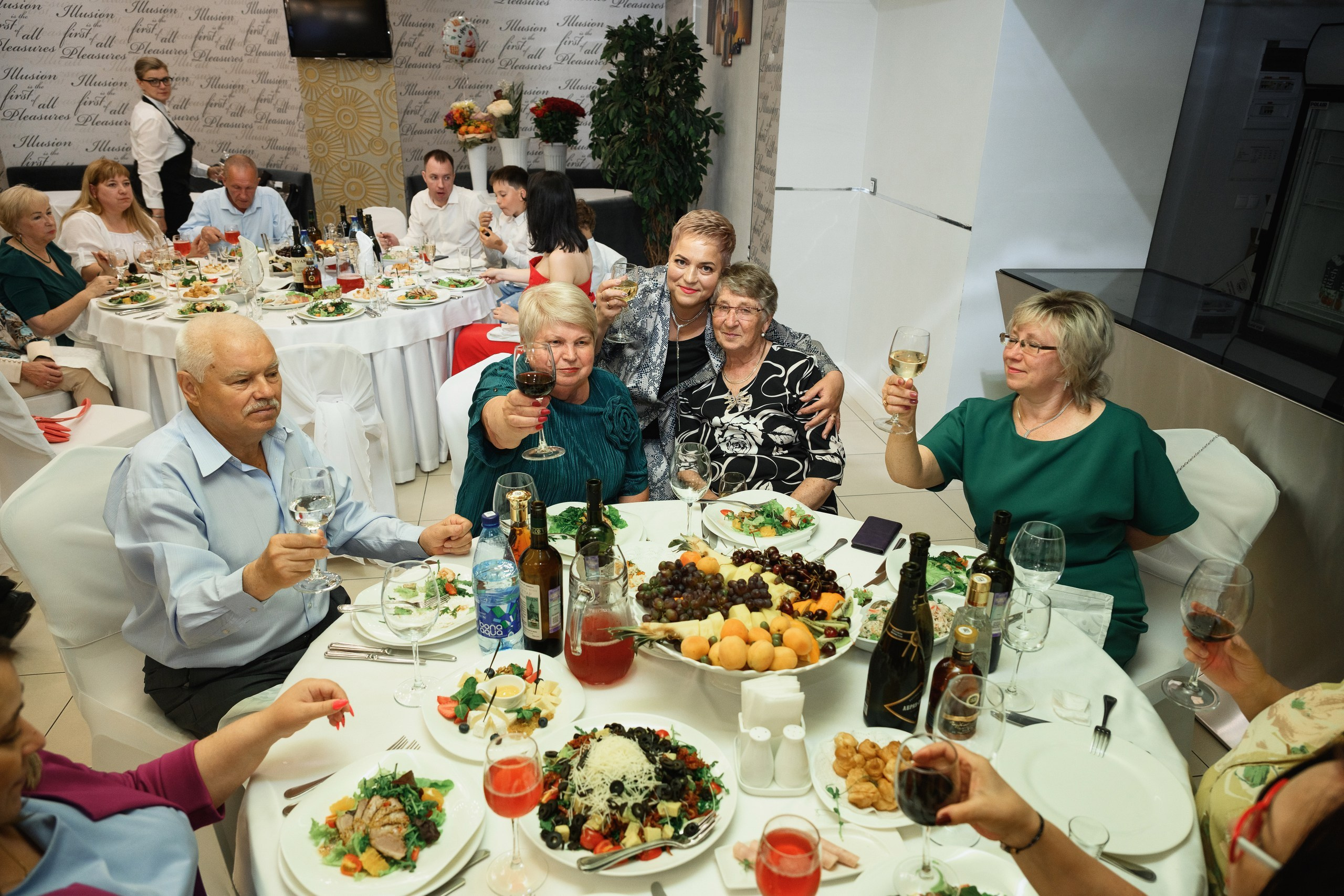Фотосъемка юбилея в Петропавловске-Камчатском, Юбилейная фотосессия в Петропавловске-Камчатском, Торжественная съемка юбилея в ресторане Петропавловска-Камчатского, Эмоциональные кадры с семейного праздника в Петропавловске-Камчатском, Профессиональная съемка юбилейных мероприятий в Петропавловске-Камчатском.