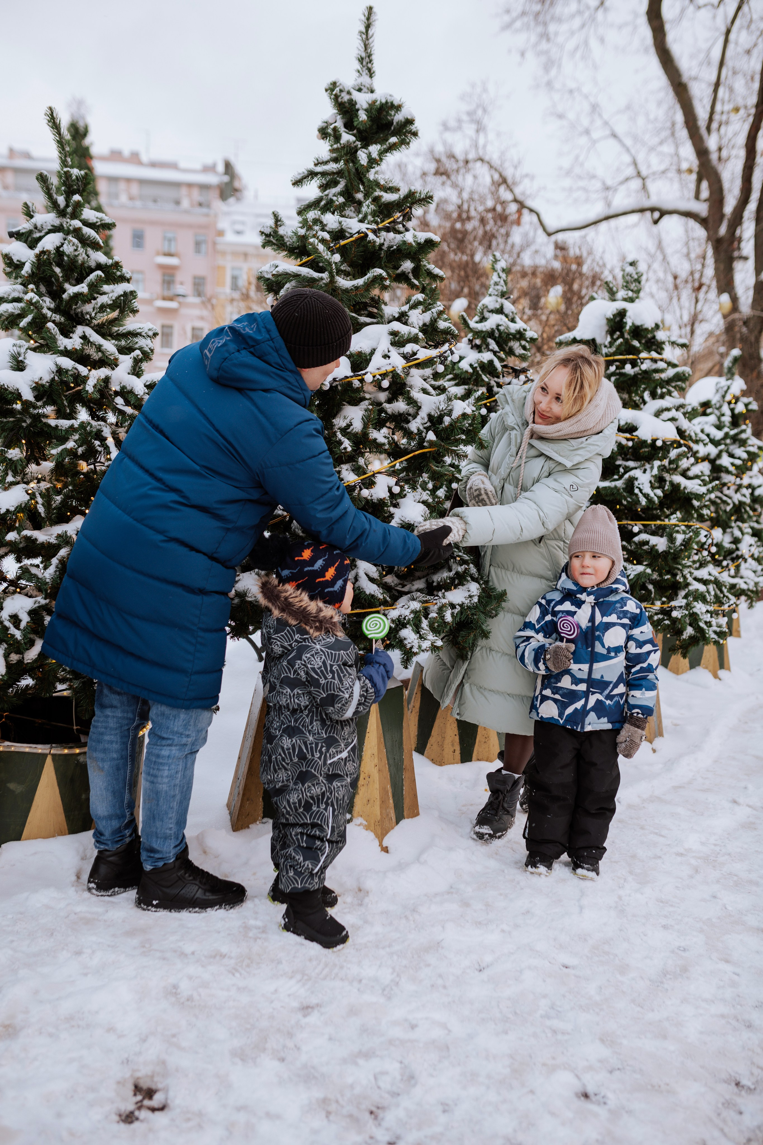Семейная, Манежная площадь
