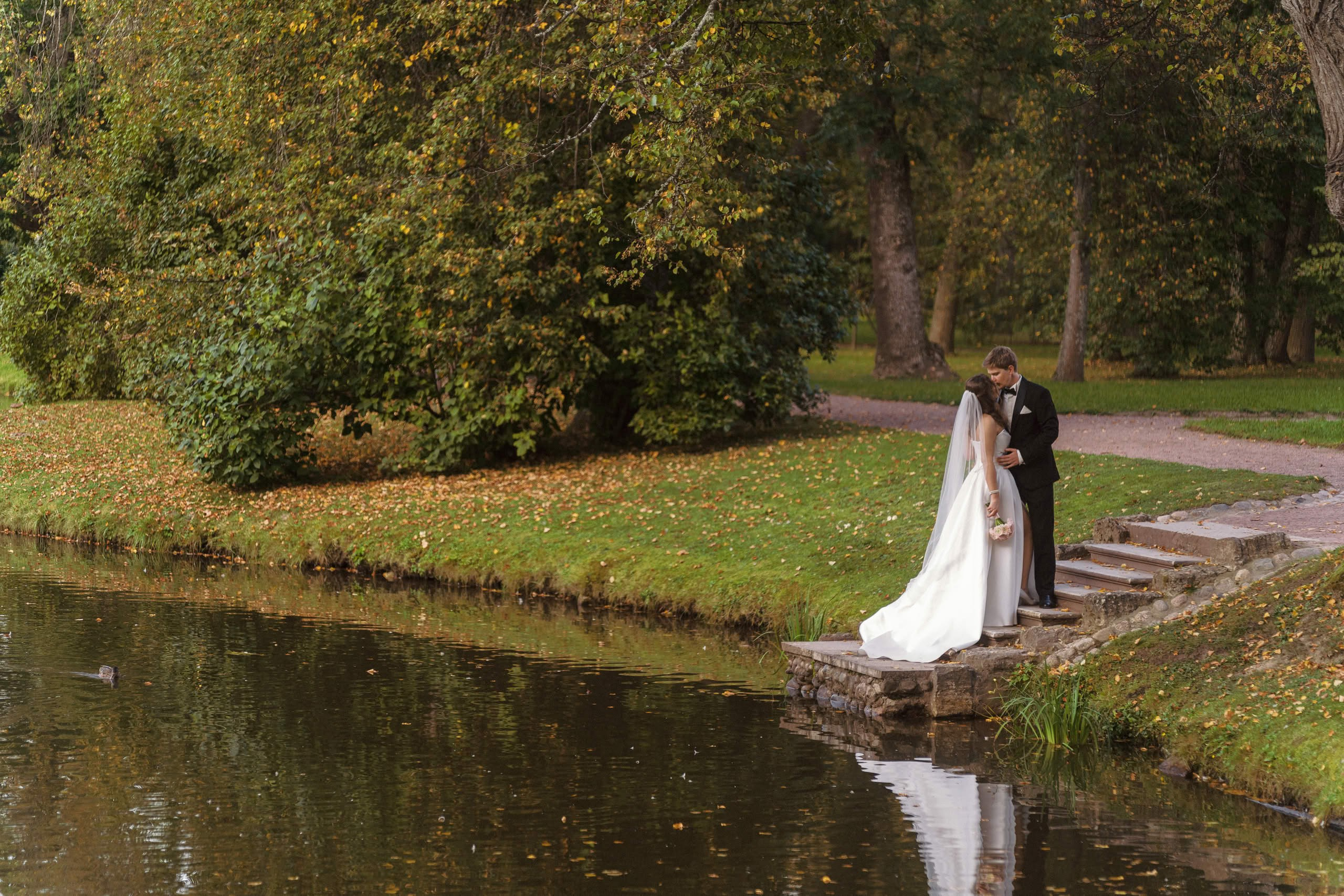 Свадебная прогулка в Ораниенбауме — Саша и Кристина. Свадебный фотограф Дмитрий Родионов — Санкт-Петербург и Ленинградская область
