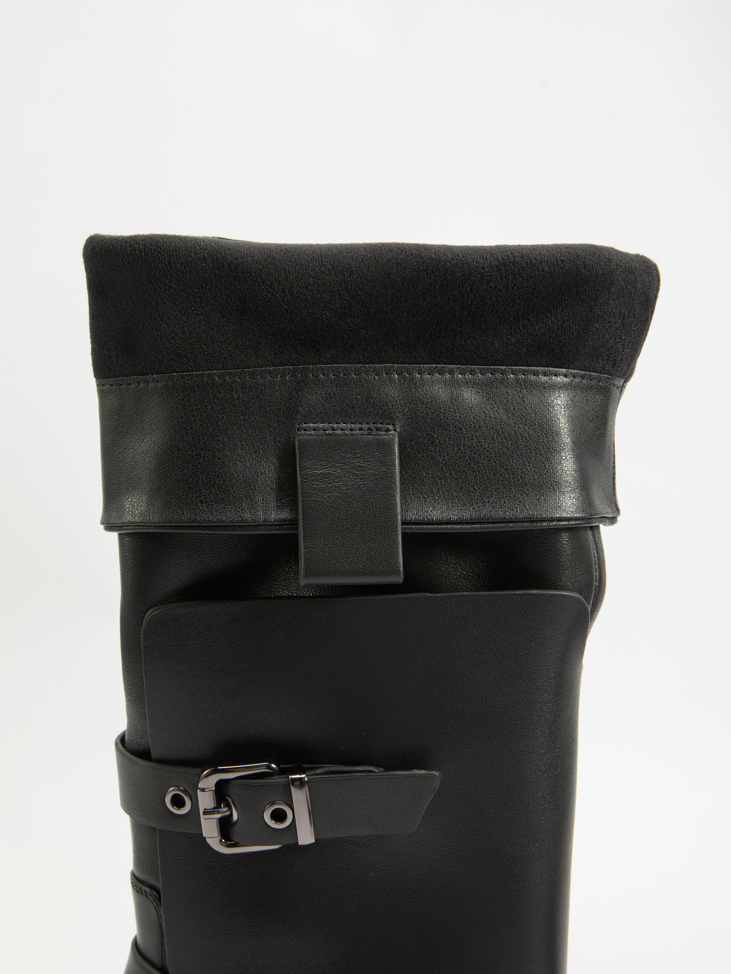 Каталожная фотография обуви. Фотограф в Москве Егор Гончаров