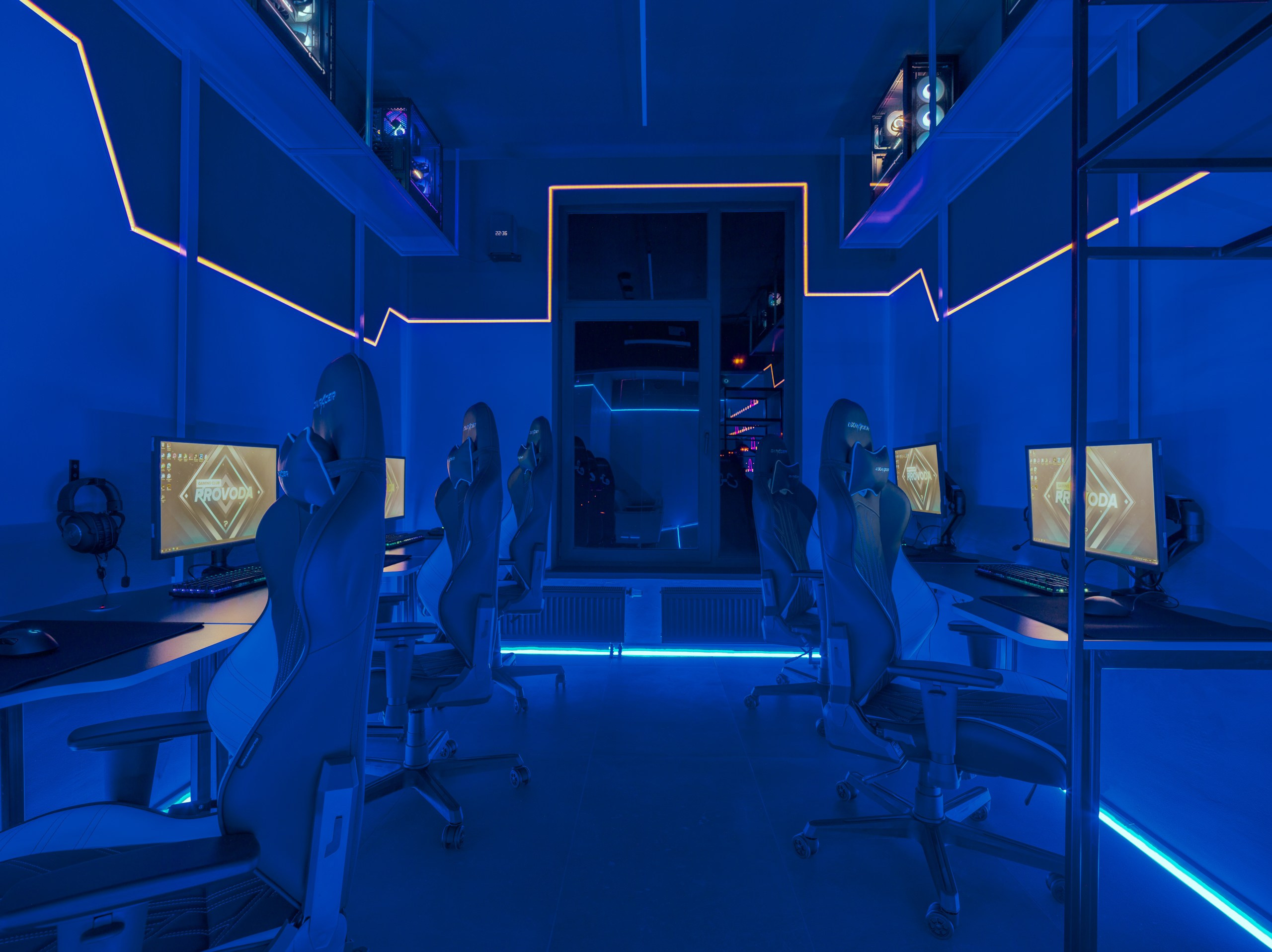 Второй компьютерный клуб "Provoda" - Интерьерный фотограф Коваль Илья. Коваль Илья — Интерьерный и архитектурный фотограф