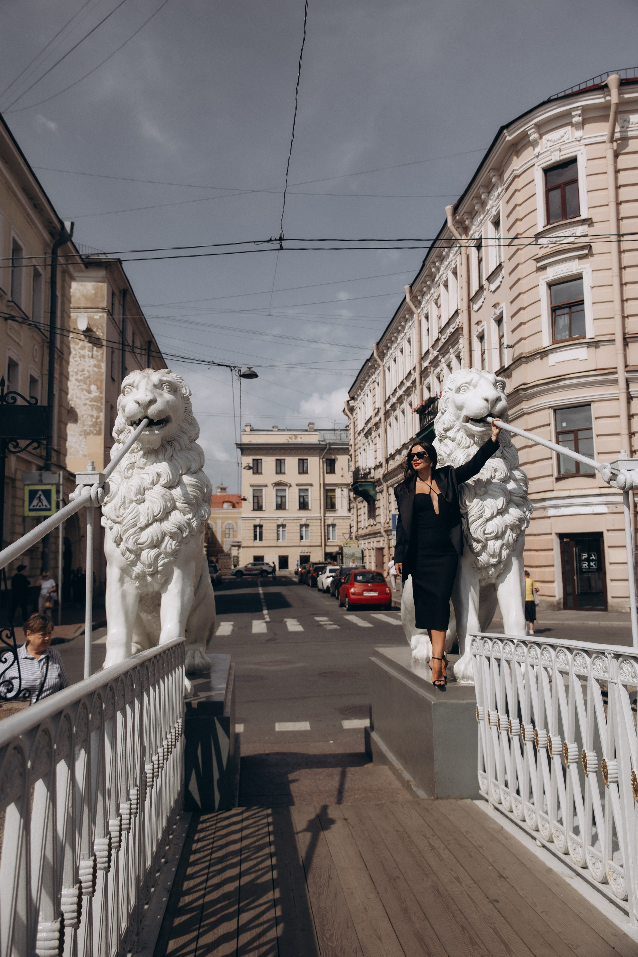 Ольга, прогулка по Фонтанке и фотосессия в парадной Ромашка. Фотограф в Санкт-Петербурге Разиля Идиятуллина