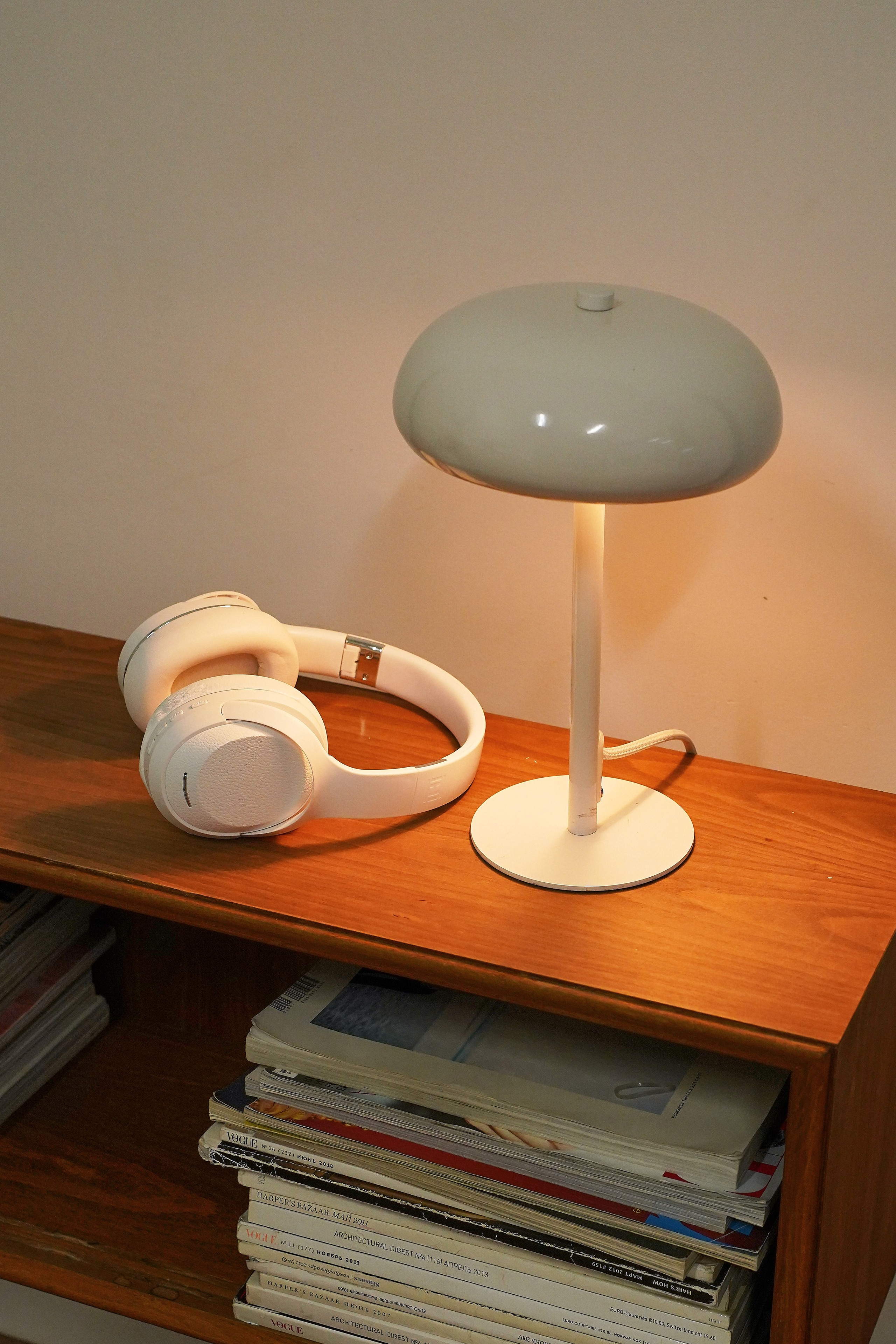 Наушники в интерьере. Фотограф