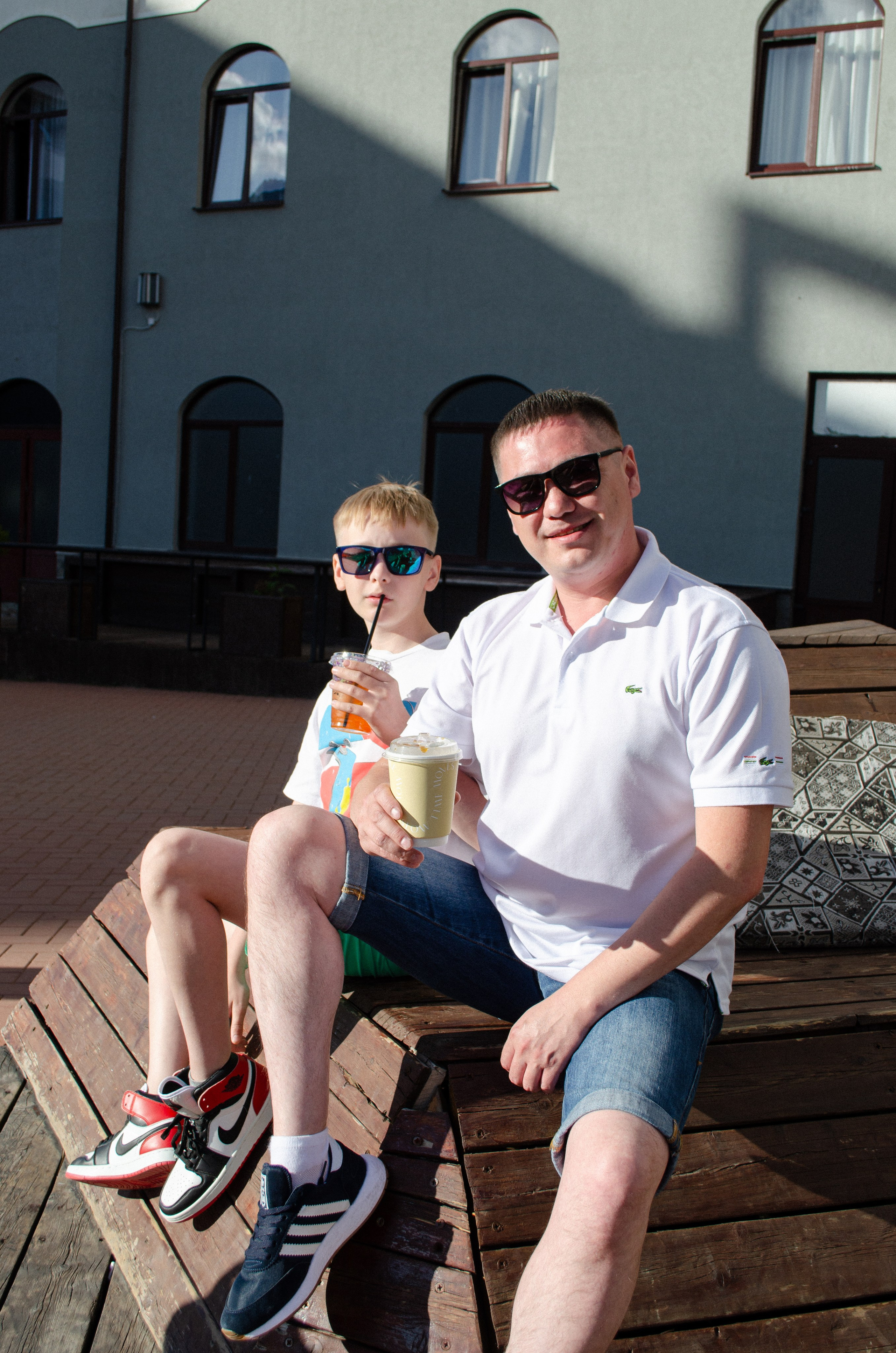 Папа и сын. Фотограф