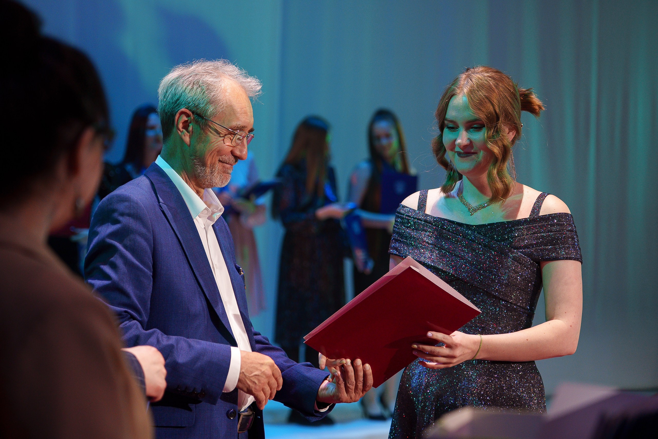 Церемония вручения дипломов выпускникам «ЧГИК». Фотограф Артём Рауэр