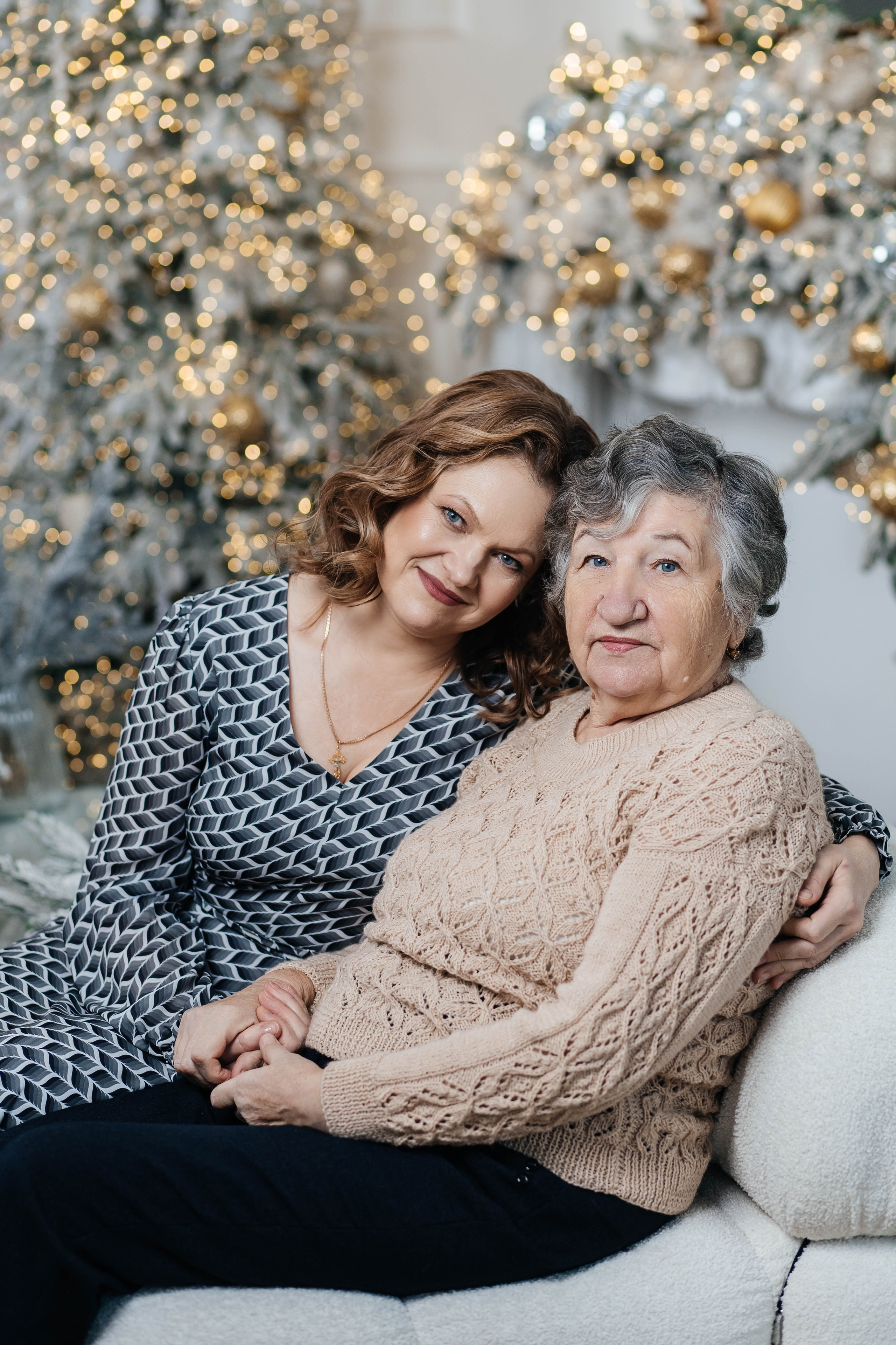 Семейная фотосессия большой семьи НГ 2026. Женский фотограф в Оренбурге Ирина Заводчикова