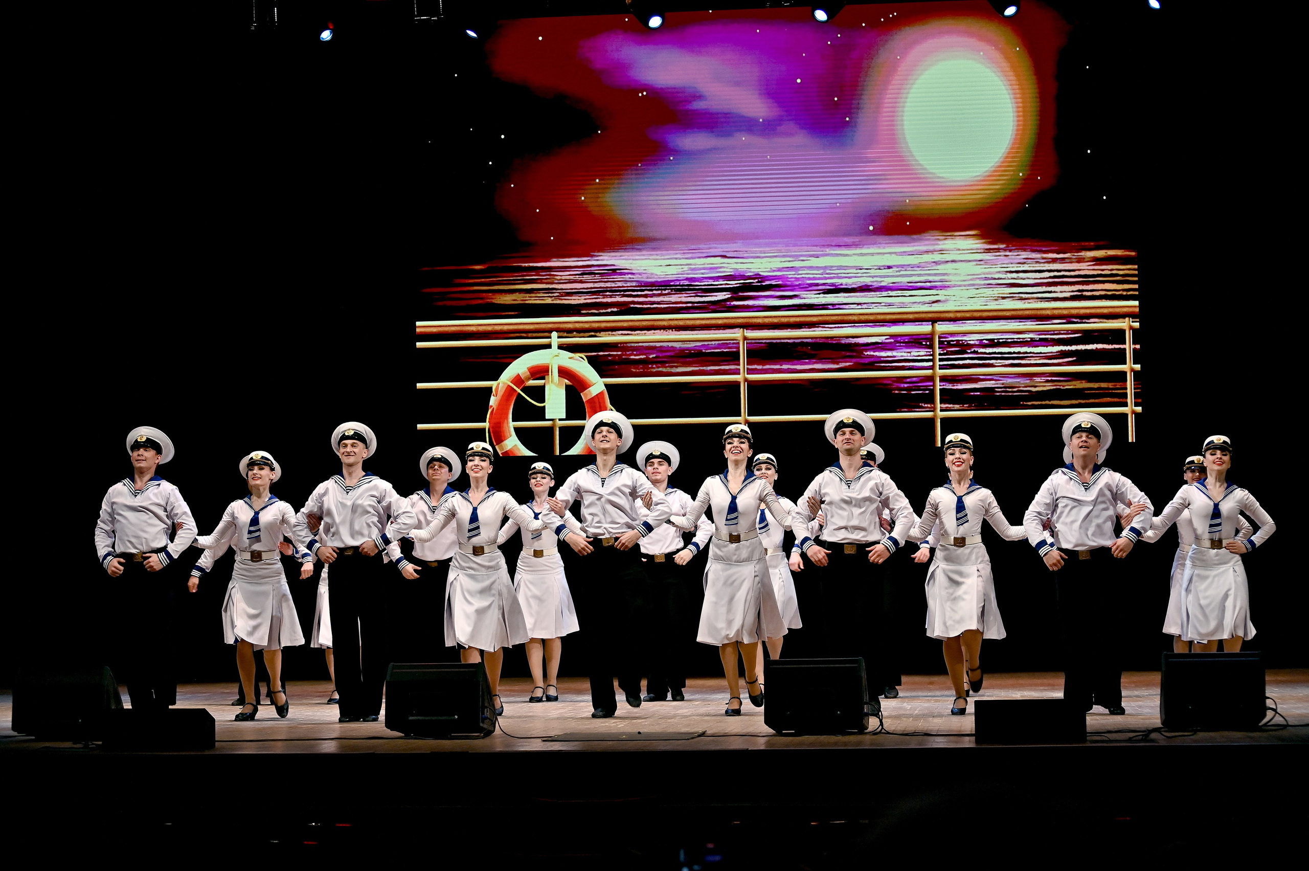 АНСАМБЛЬ ПЕСНИ И ТАНЦА «ДОНБАСС». ФОТОГРАФ ВАШИХ МЕРОПРИЯТИЙ РЯЗАНЬ СЕРГЕЙ КЛЮЕВ Концертная фотография близка к репортажу и портретной съемке