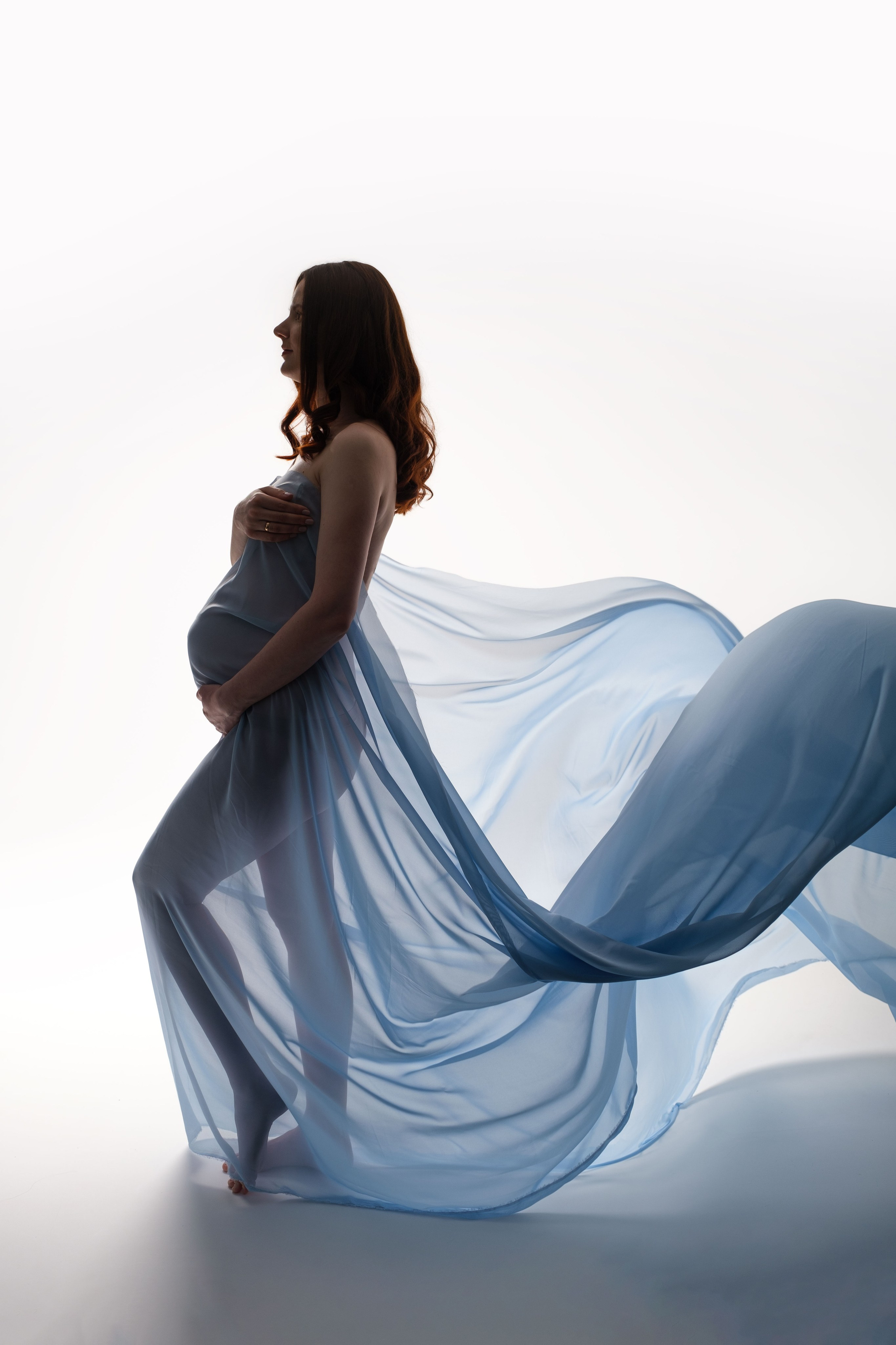 Фотосессия беременности с тканями. Фотограф беременности Демочкина Елена