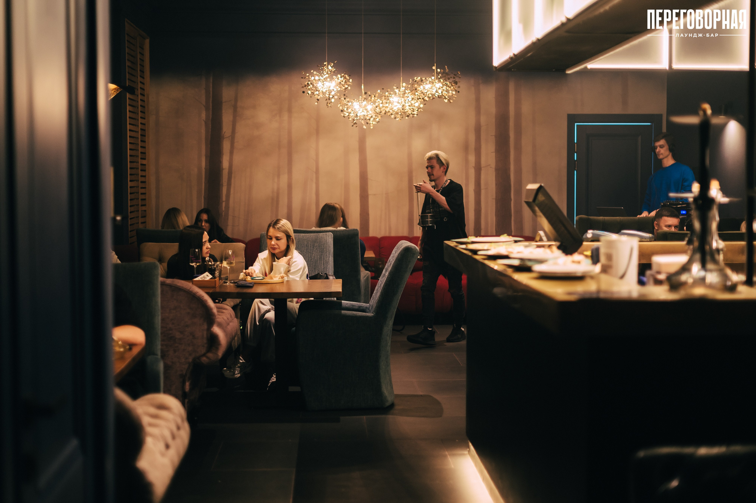 Лаундж-бар Переговорная: 1 год. Свадебный и просто хороший фотограф в Челябинске
