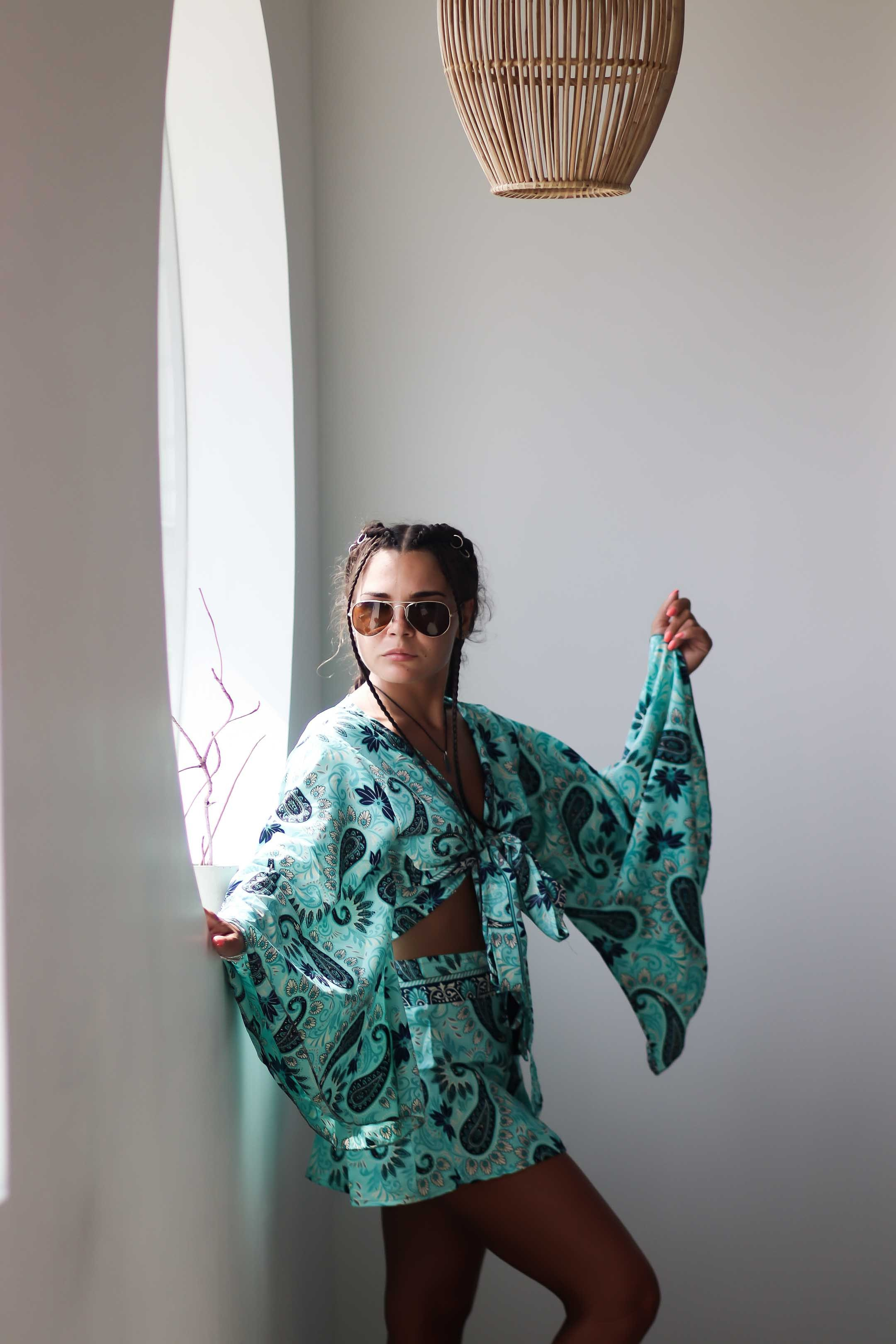 Коллекция купальников бикини. Фотограф на Шри-Ланке