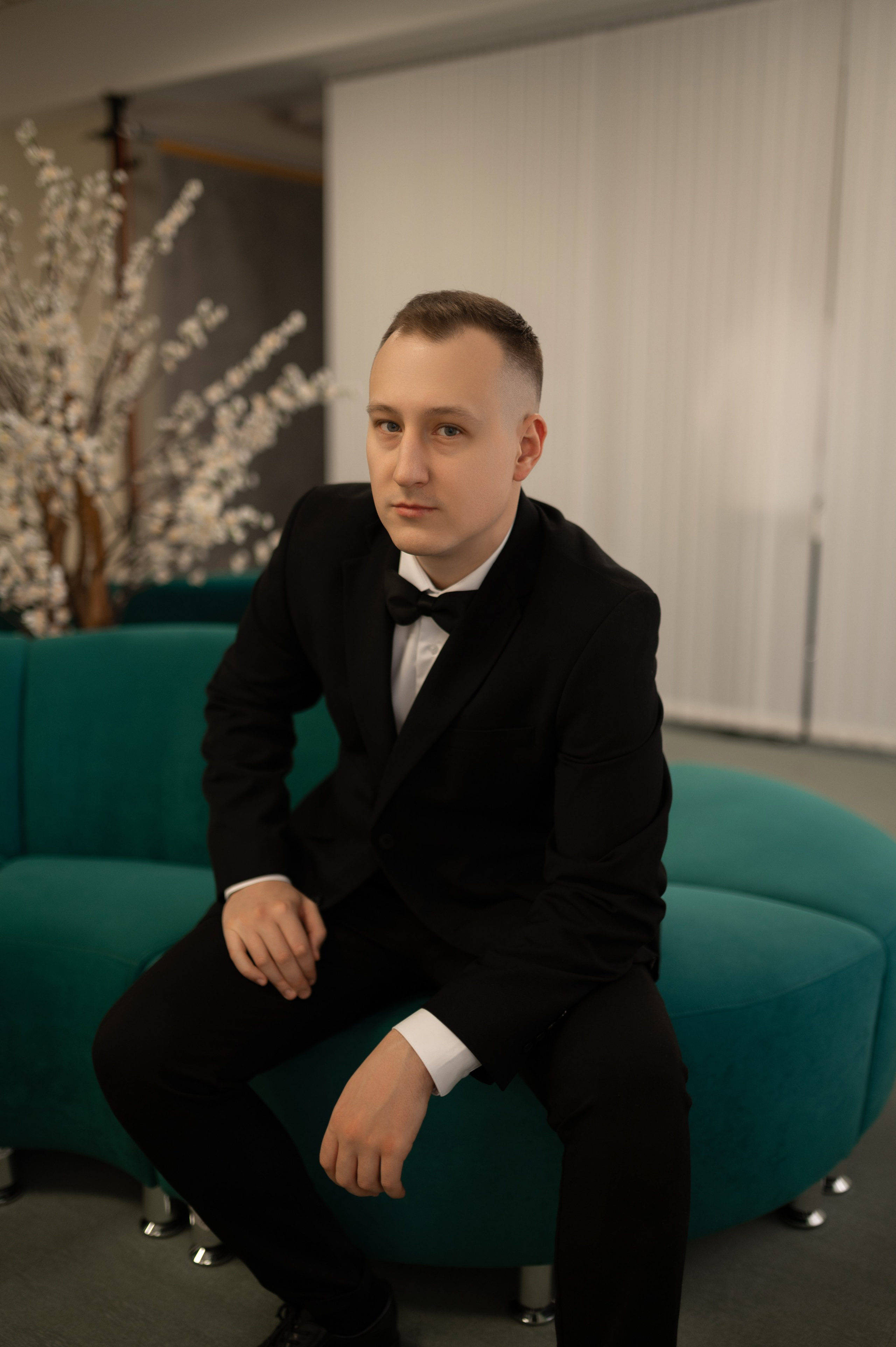 «И вот теперь остаются эти три: вера, надежда, любовь. Но величайшая из них — любовь». Твой личный проводник к красивым фотографиям в Старом Осколе