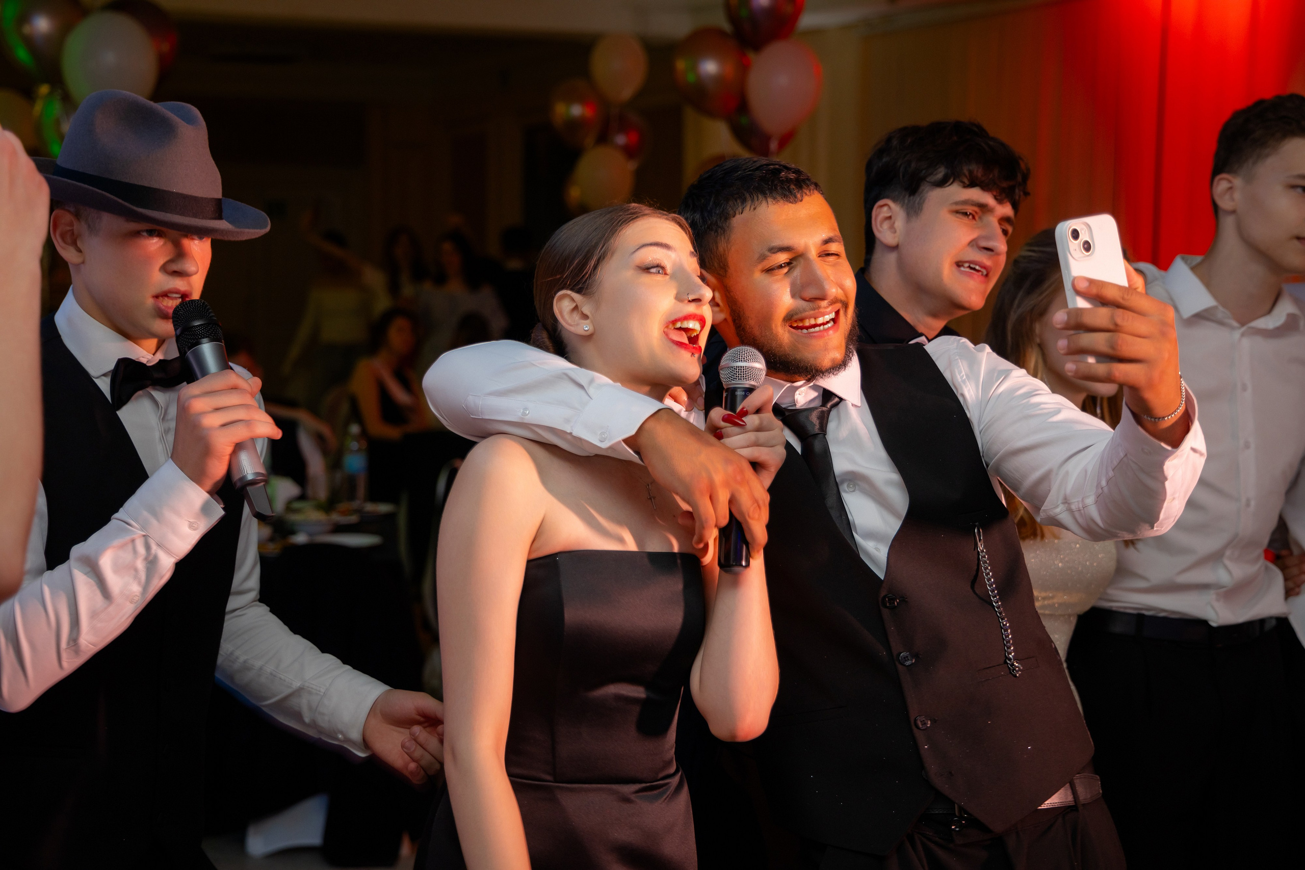 Школьный выпускной 2024 год в Соколе (Минск). Свадебный фотограф в Минске/Беларуси Сергей Спиридонов